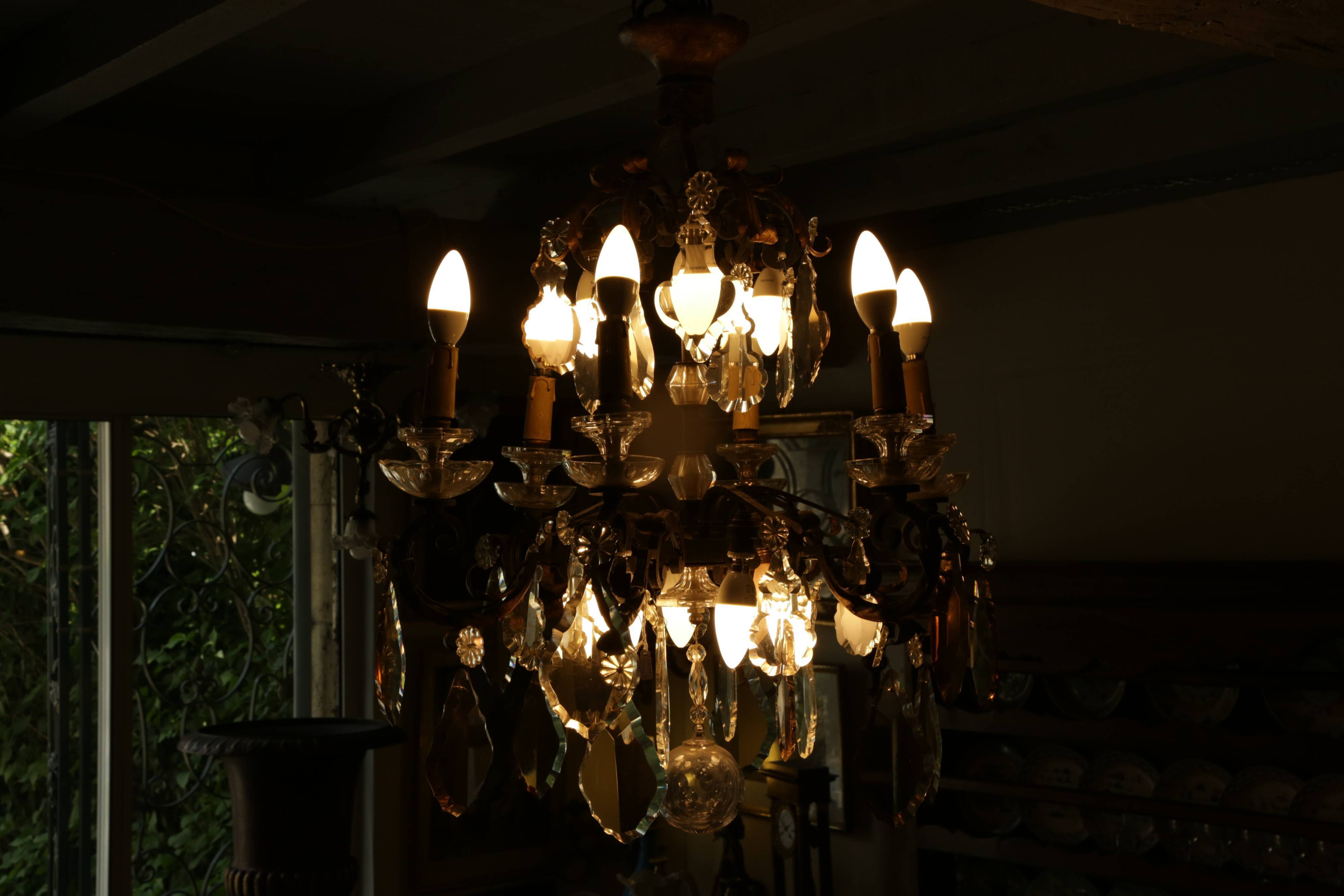 Chandelier hanging from the eighteenth century, Crystal white and amber, bronze and gilded wrought iron