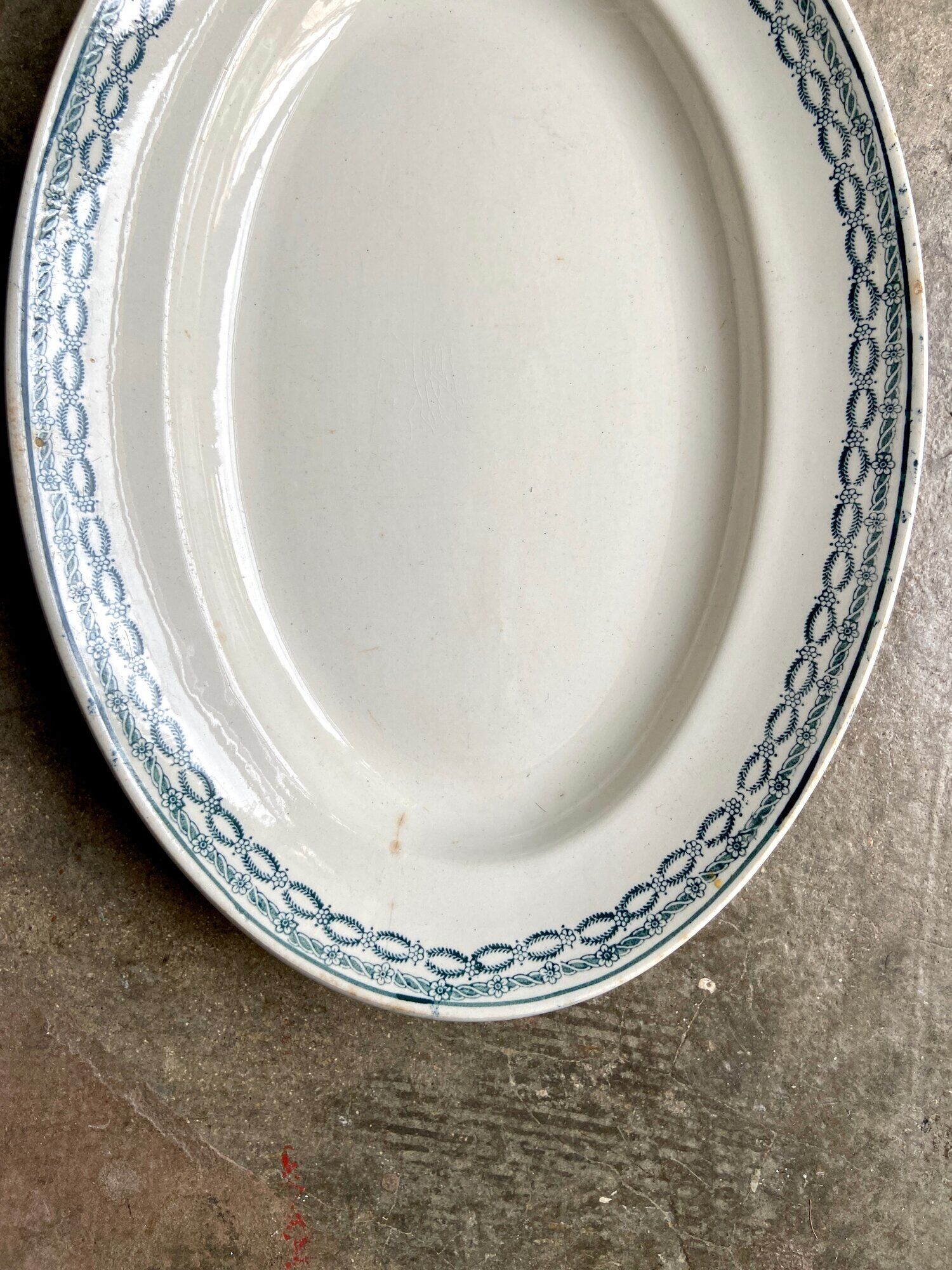 Oval dish St Amand & Hamage in iron earth