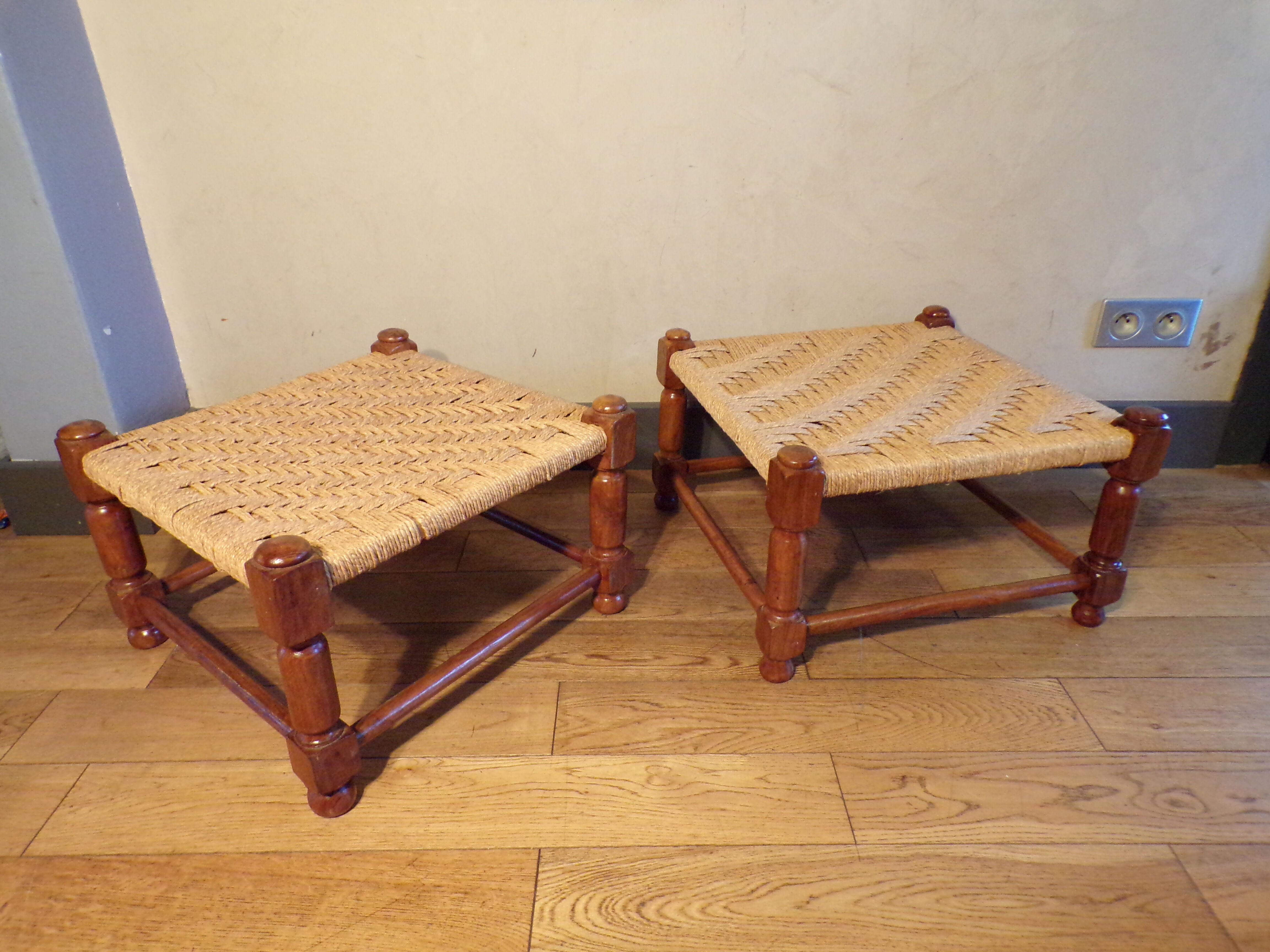 Pair of footrest