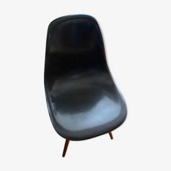 Chairs eames fiberglass