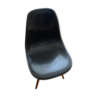 Chairs eames fiberglass