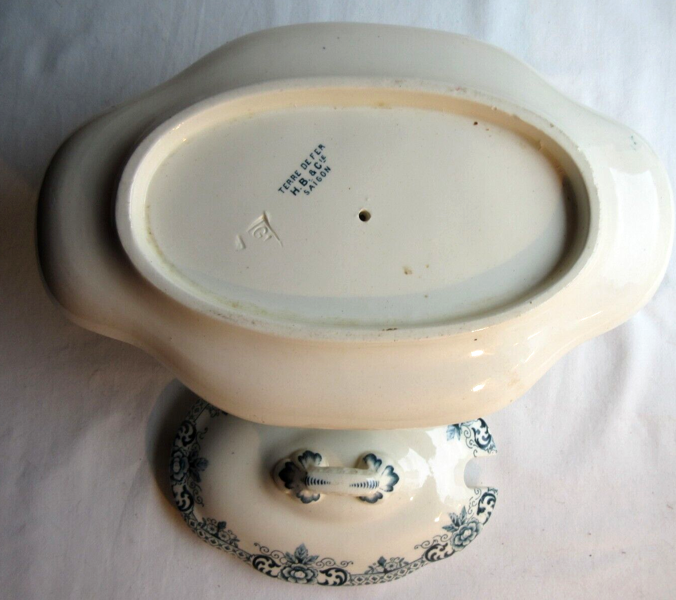 Sauce boat couvert, terre de fer gris-bleu: saïgon, choisy le roi hb & cie.