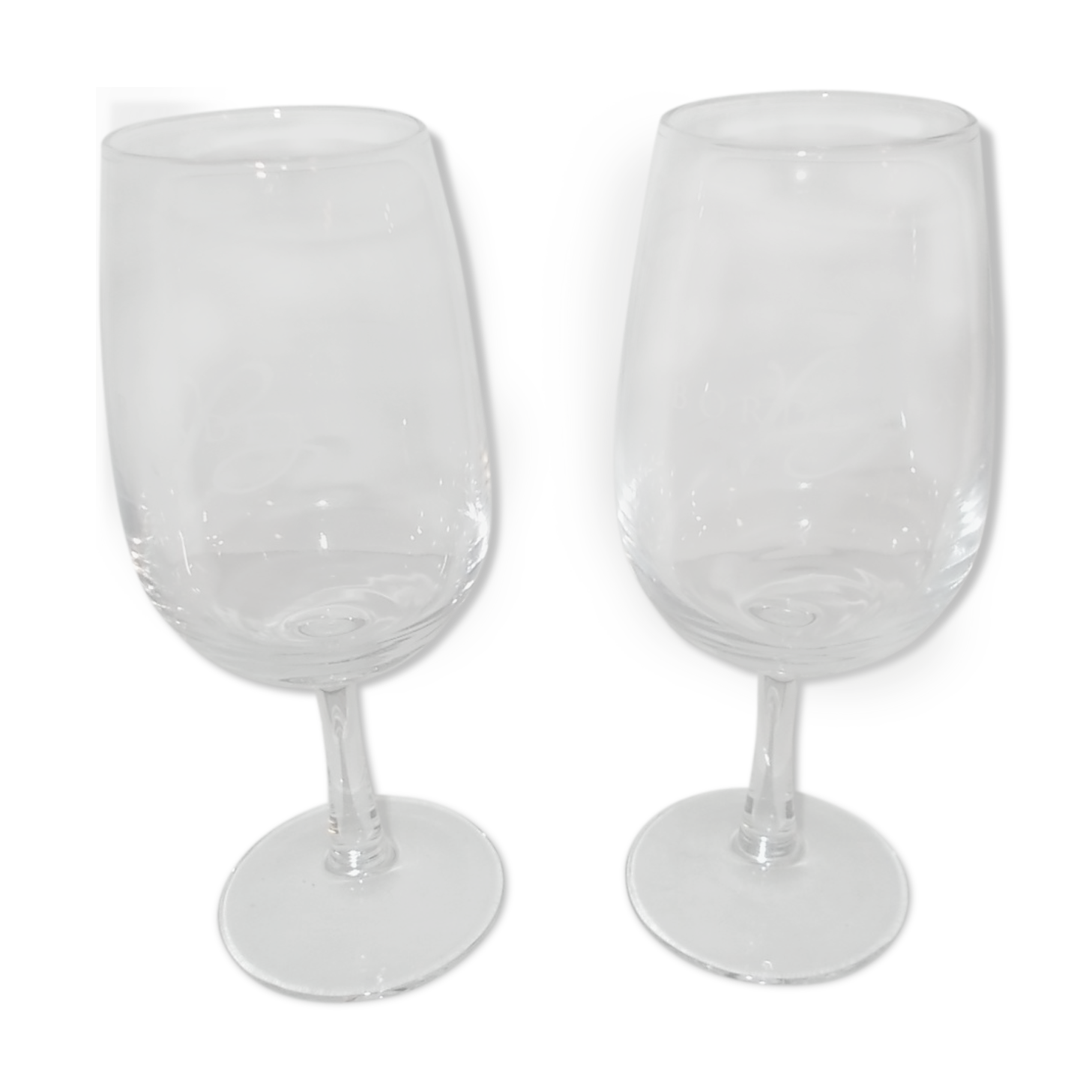 2 glasses bistro wine Bordeaux