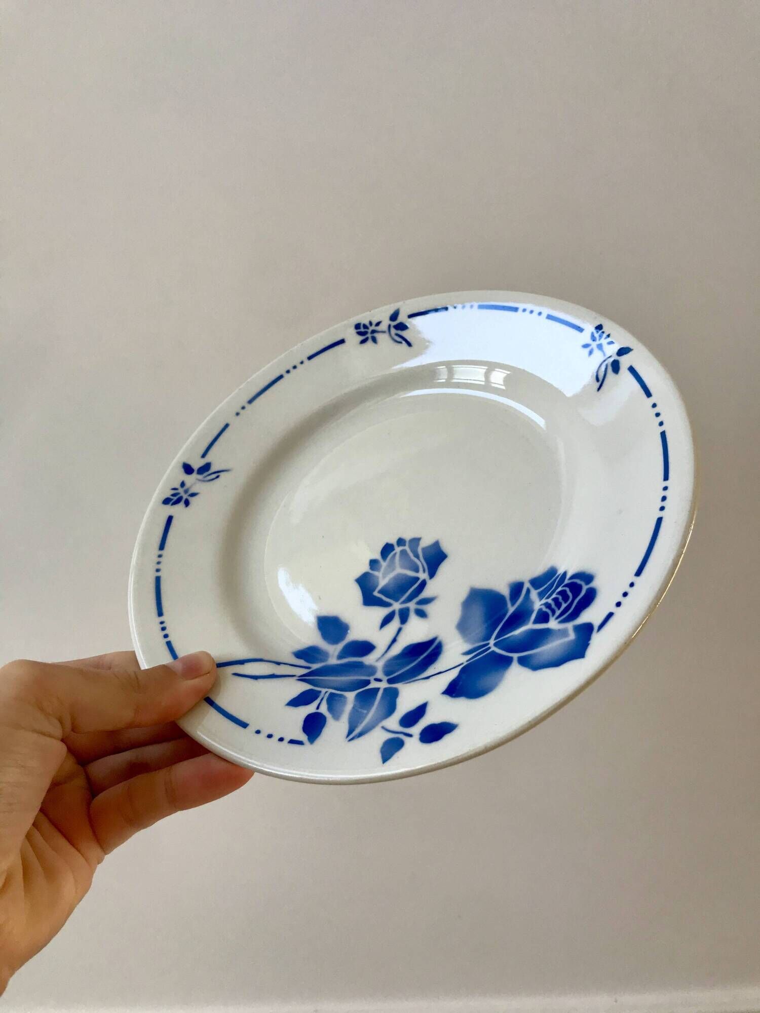 set of 8 St Amand dessert plates Gilbert model 50s
