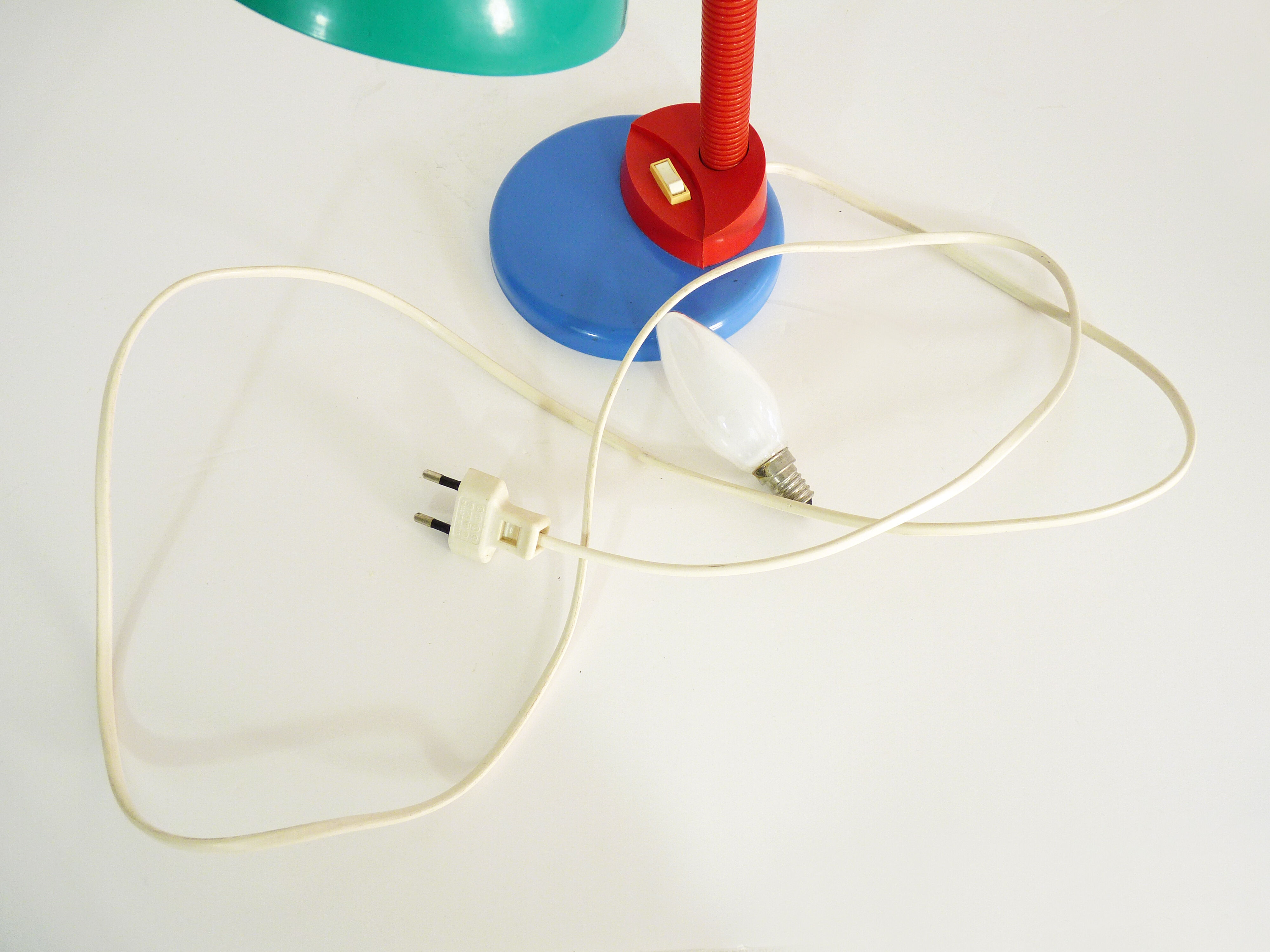 Lampe Aluminor flexible style Memphis en métal et plastique.Année 80