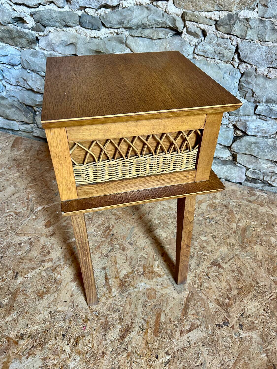 Vintage bedside table in wood & woven rattan
