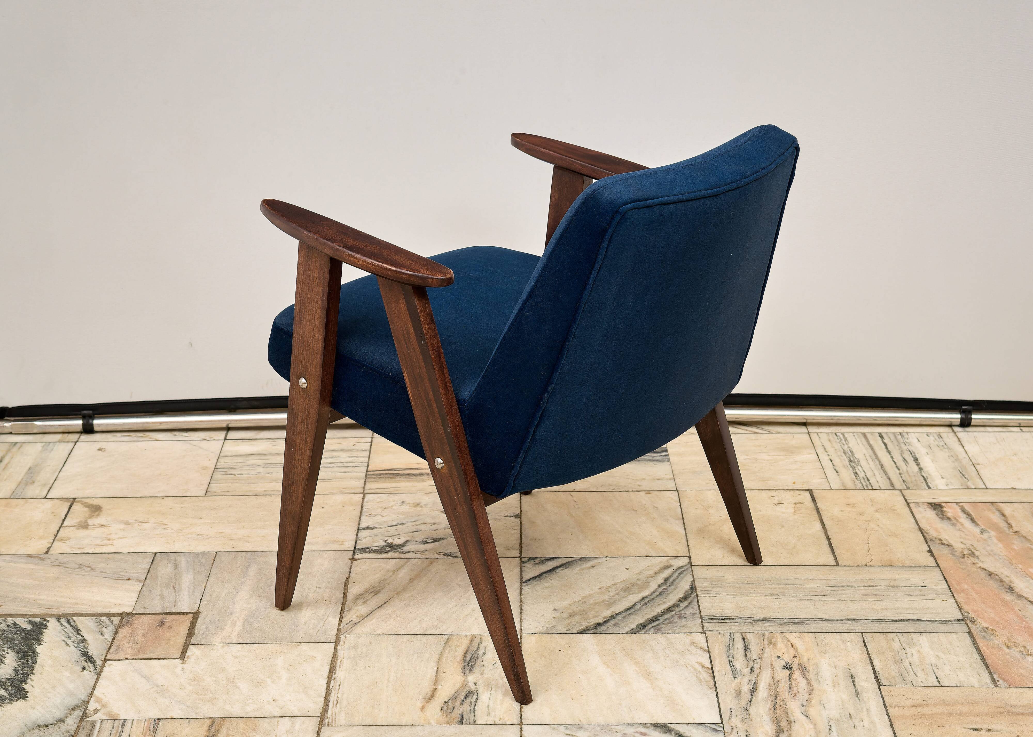 366 Vintage-style armchair, designed by Chierowski, Poland, 1960