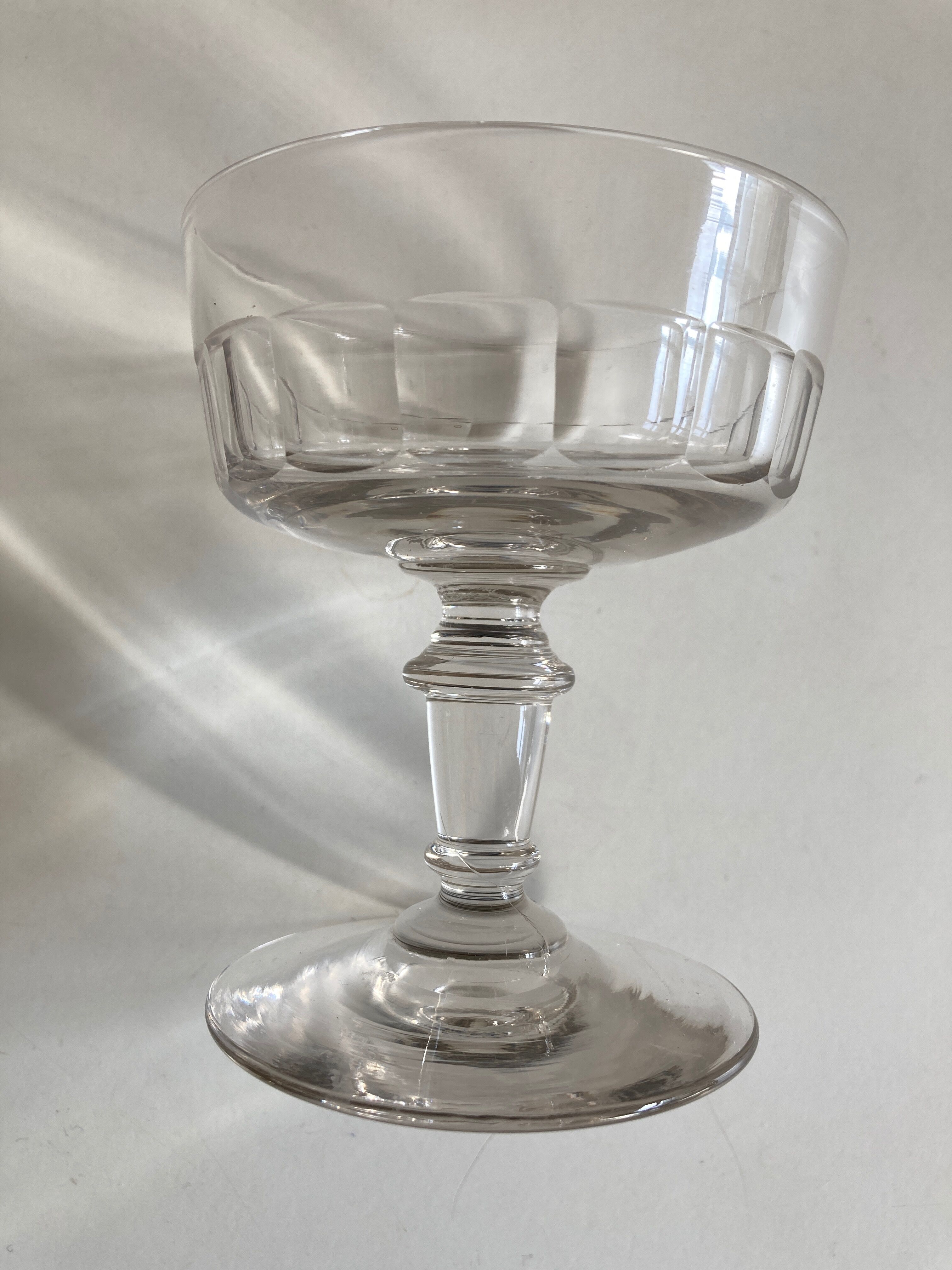 Set of 6 glasses of champagne 19th with flat sides and scales