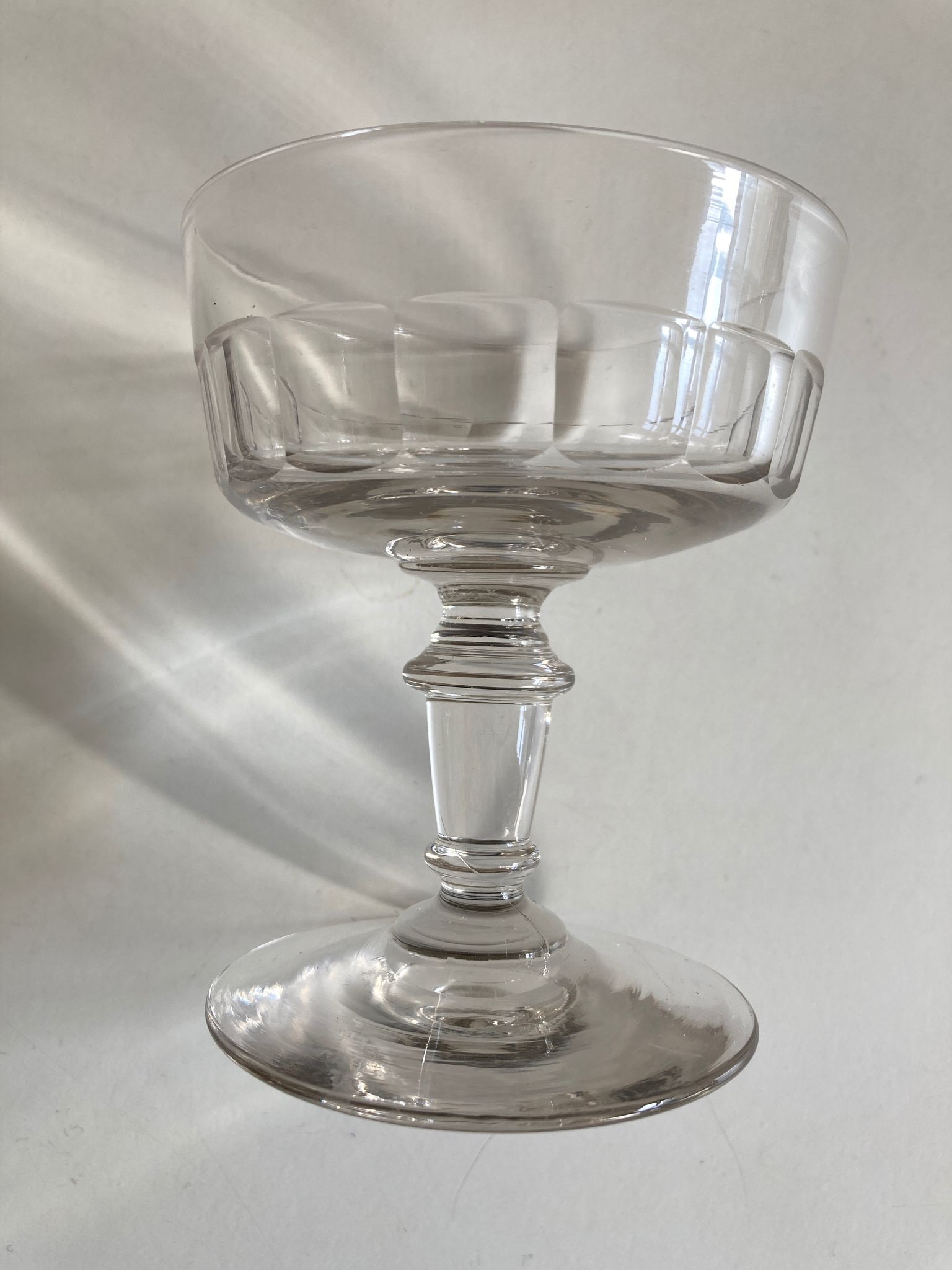Set of 6 glasses of champagne 19th with flat sides and scales