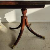 English dining room table in mahogany veneer late nineteenth with two extensions (from 1m80 to 2m80)