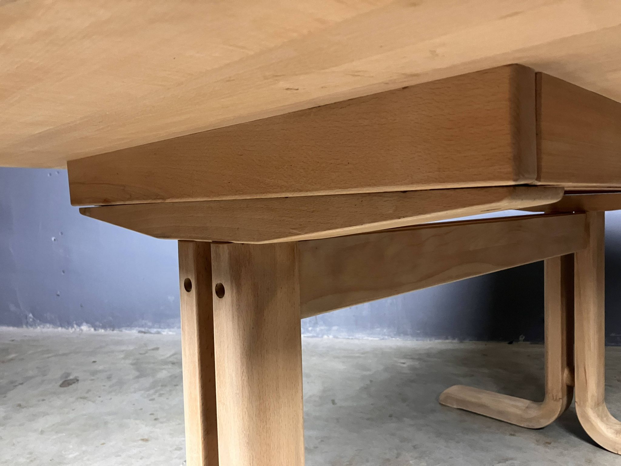 Oval extendable dining table in beech with Danish design.