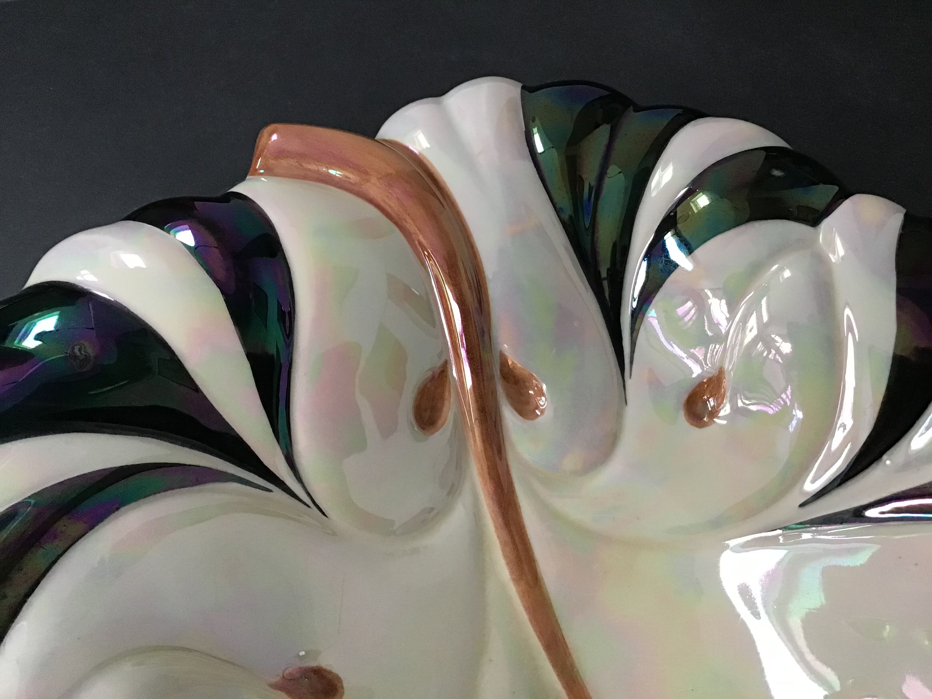 Verceram iridescent ceramic leaf cutter