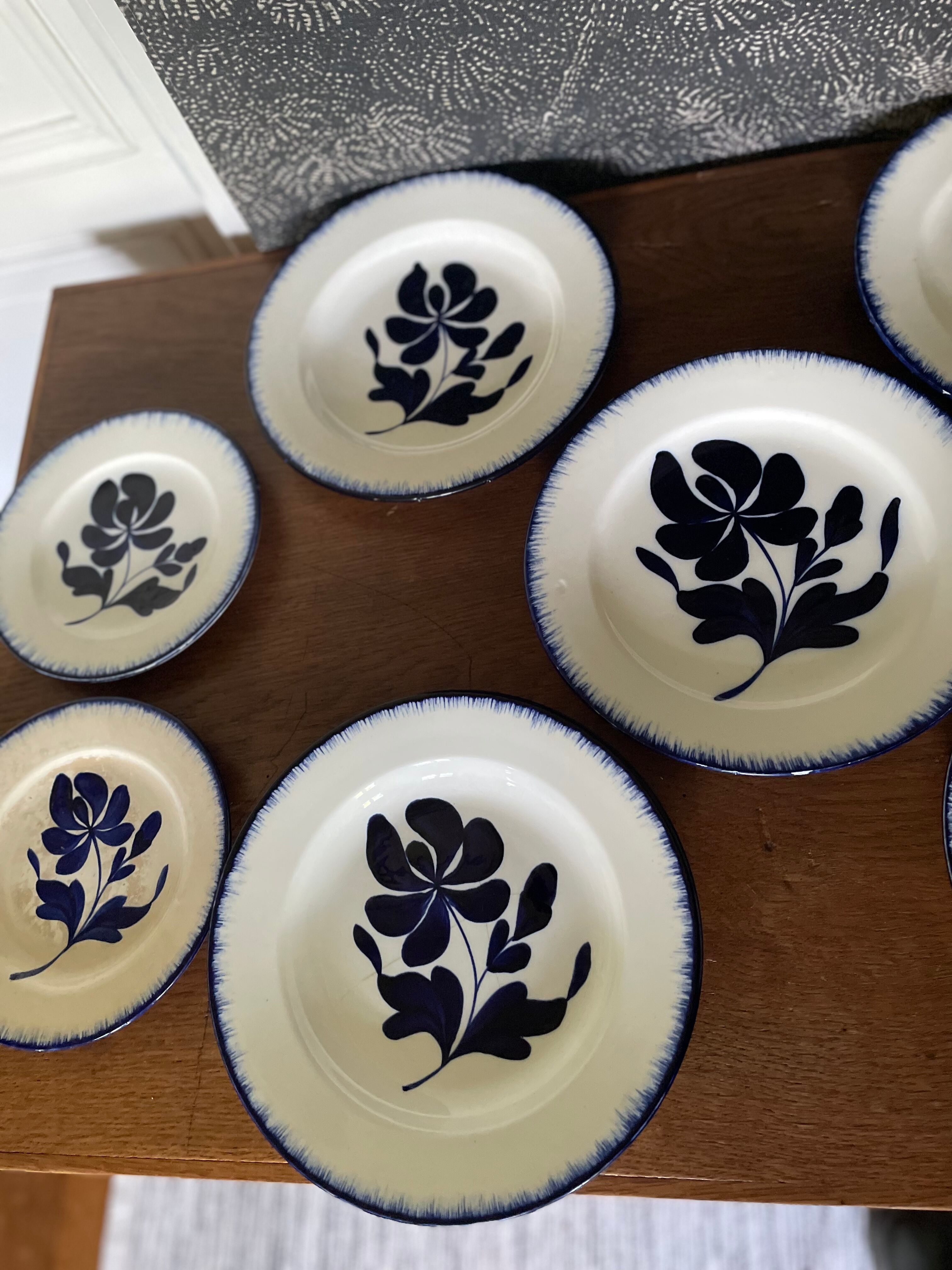 Plates model thebes salins iron earth