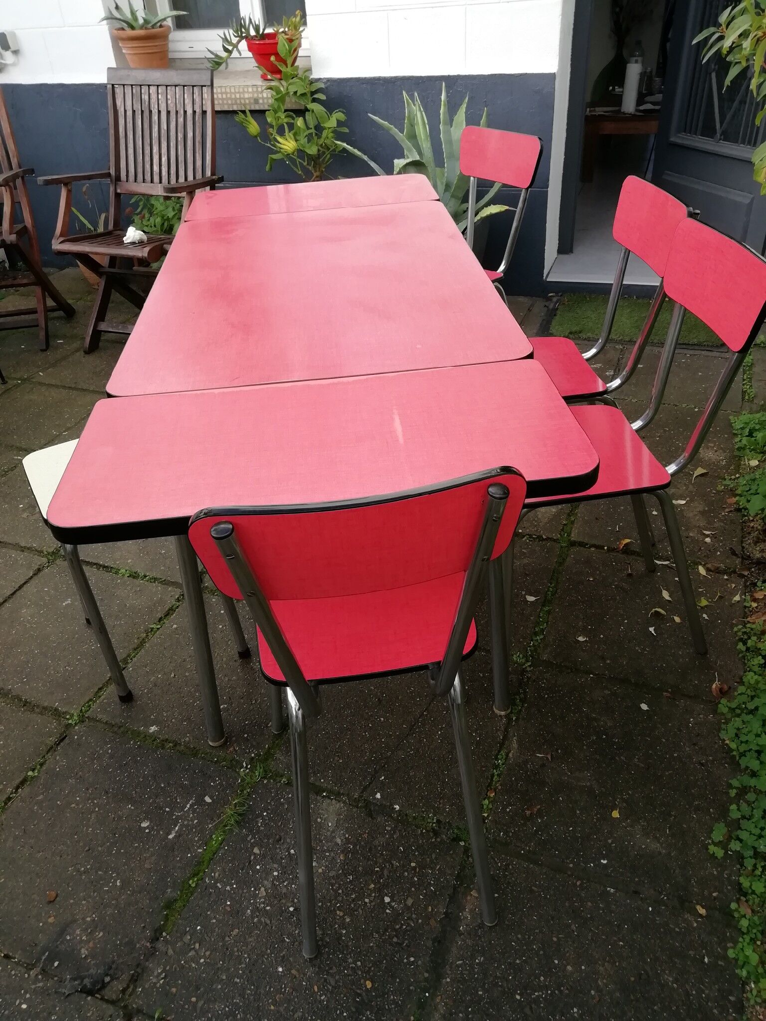 Table and chairs/stabonet in 60s formica