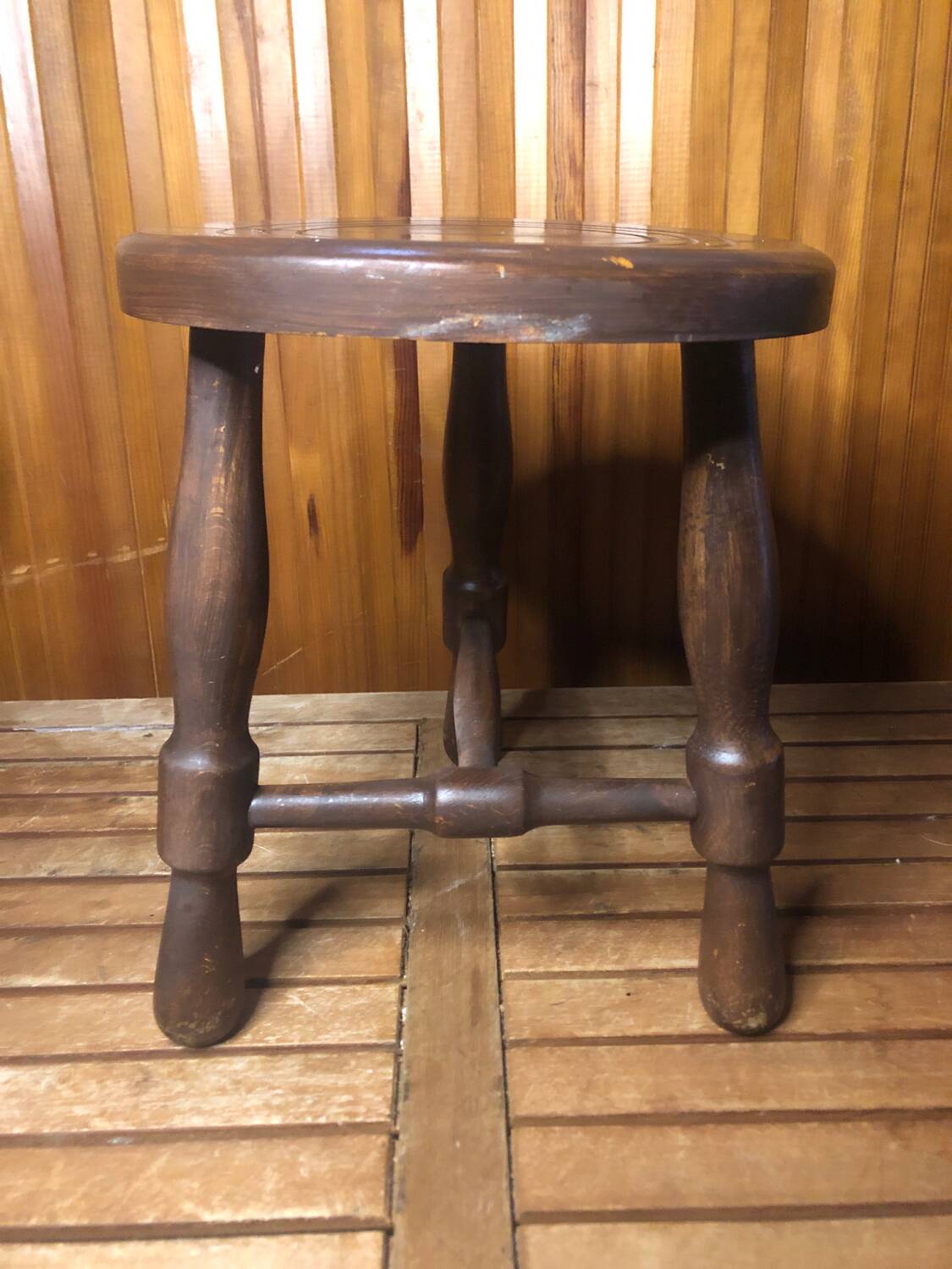 Vintage turned wood tripod milking stool #a579