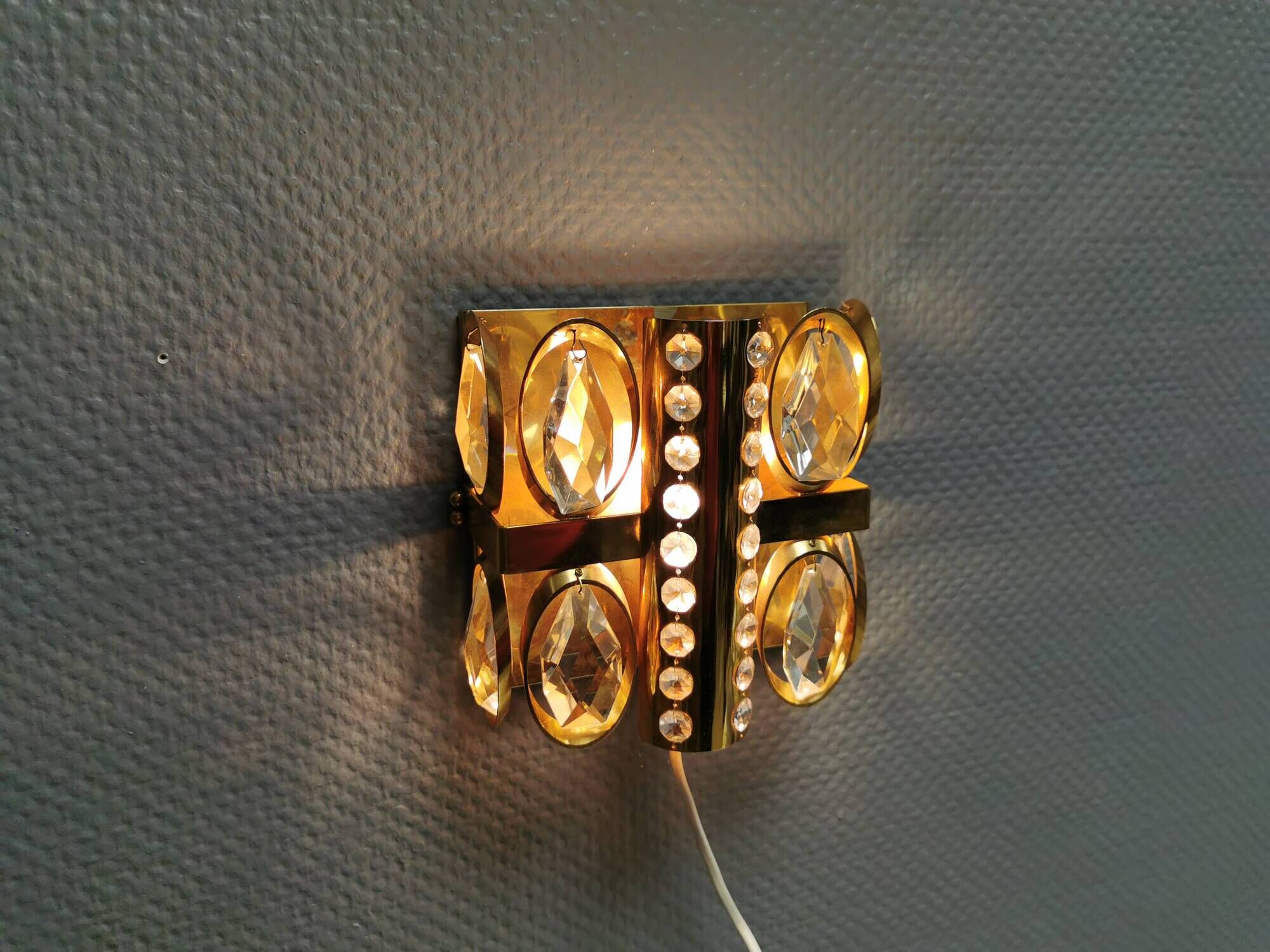Swedish wall lamp in gold-colored metal with glass prisms. Estimated 1970-80s.