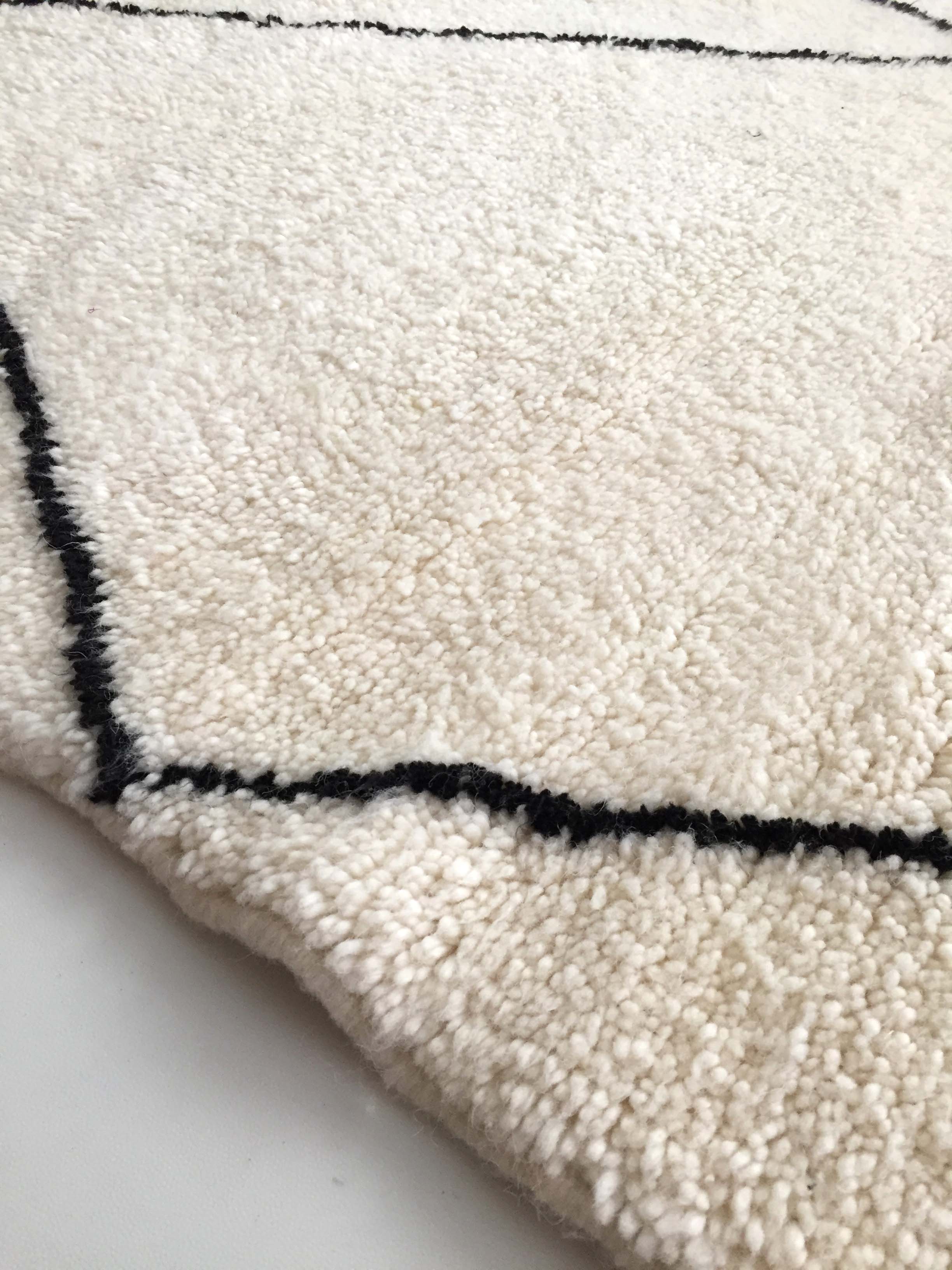 Moroccan Berber carpet Beni Ouarain unbleached with black diamonds 293x212cm