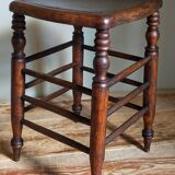 Tabouret en bois massif tourné