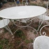 Garden furniture in wrought iron of the 70s. 5 pieces, oval table.