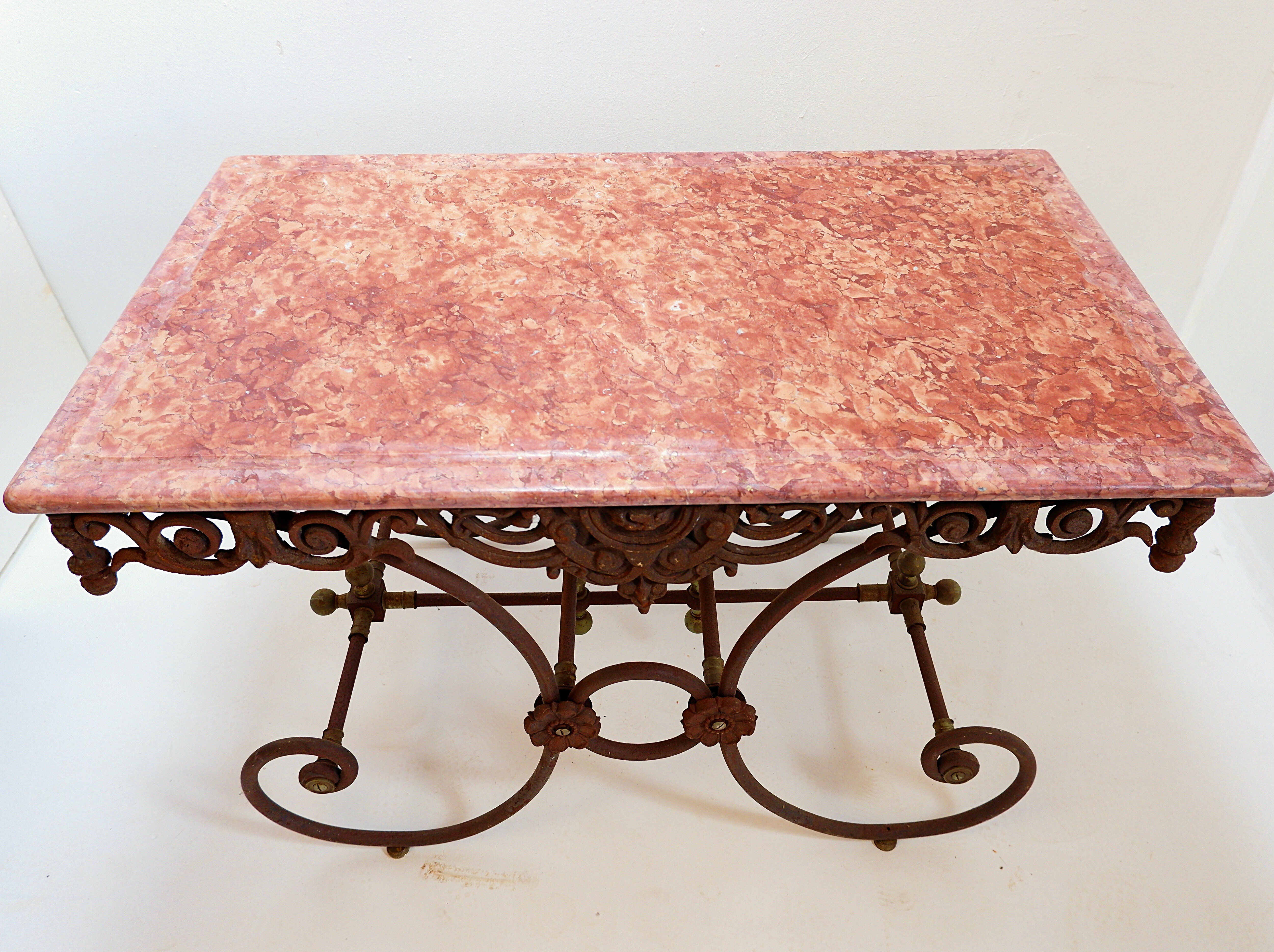 Large 19th-century French butcher's table in wrought iron and red marble