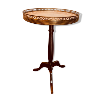 Triod pedestal table