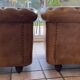 Fauteuils Chesterfield cuir marron vieilli - Style anglais chic, TBE