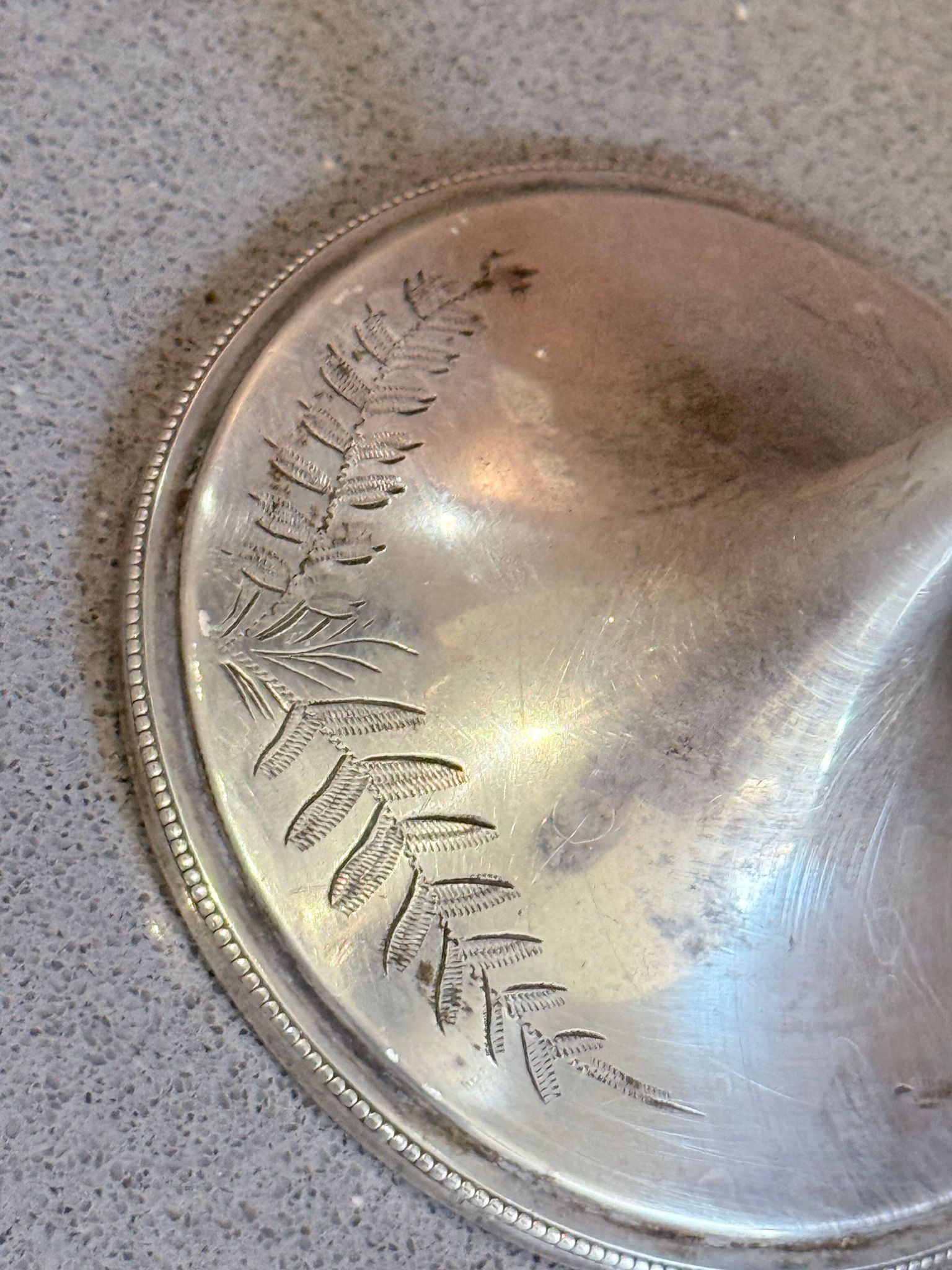 Gobelet en argent vintage gravé / Calice à vin décoratif