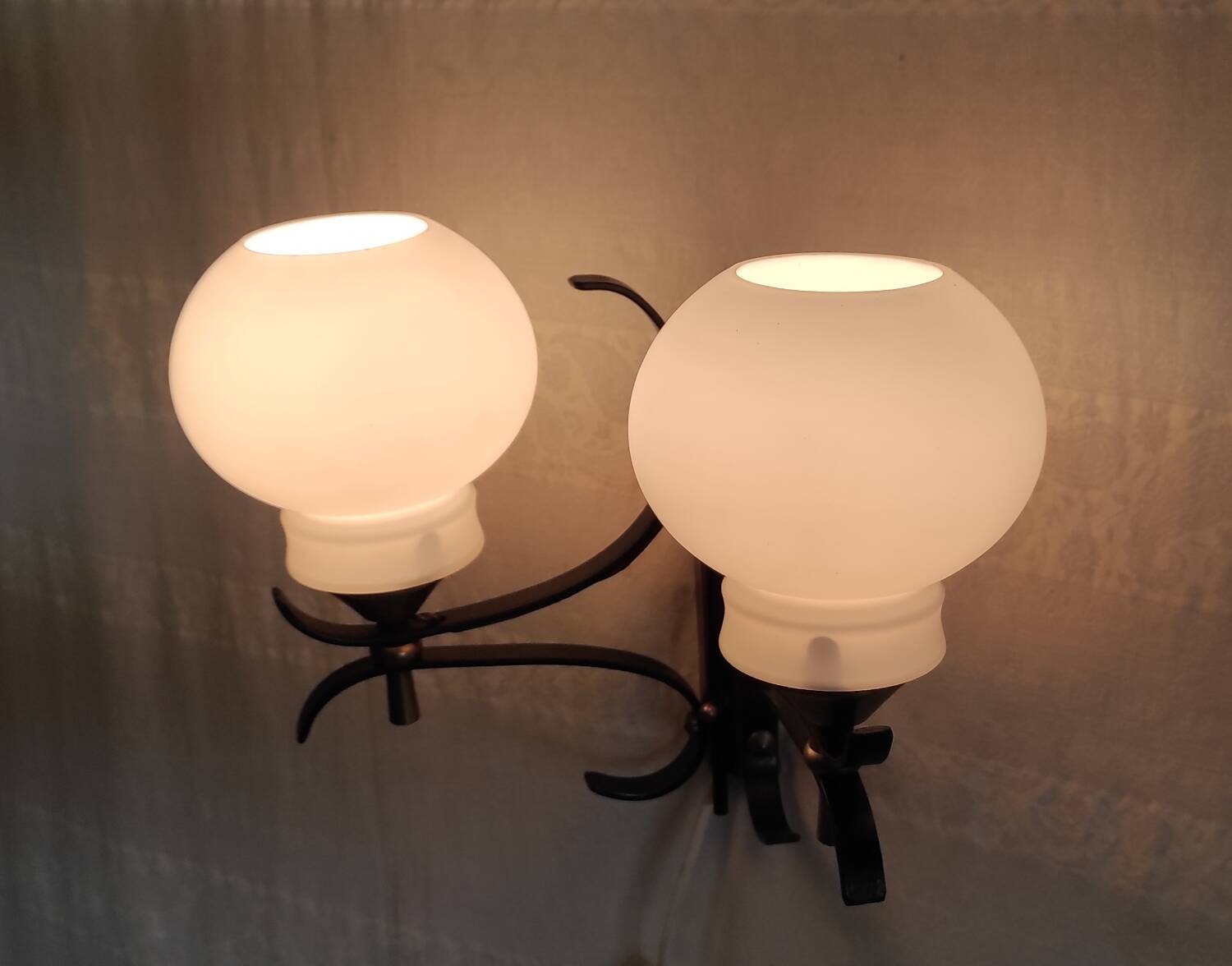 Opaline double globe wall lamp, wrought iron and brass - 50s/60s
