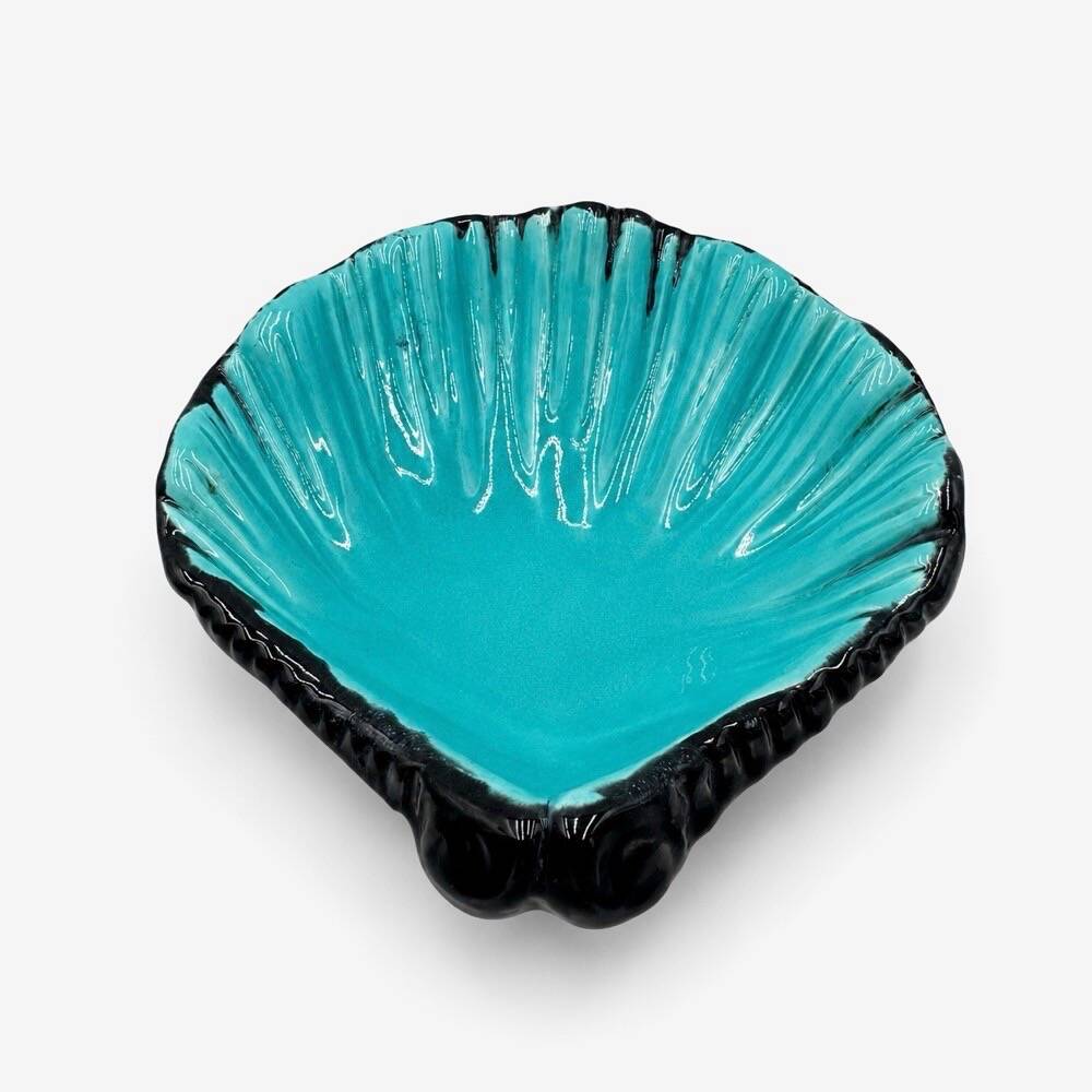 Set of three shell-shaped ceramic bowls from the 1950s/60s.