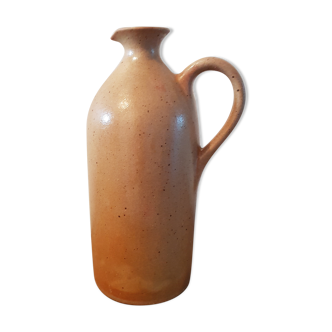 Sandstone pitcher