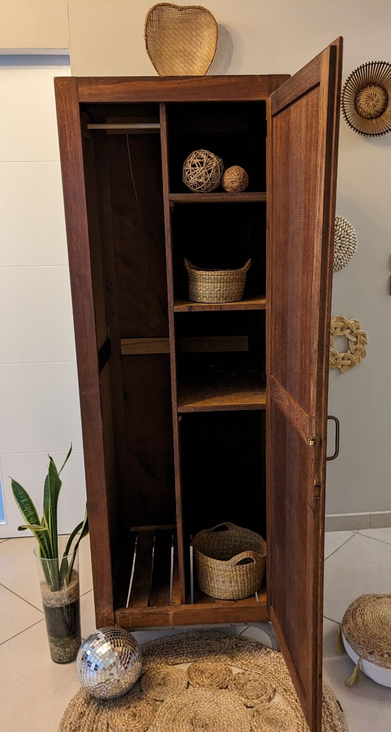 Armoire vestiaire d'internat