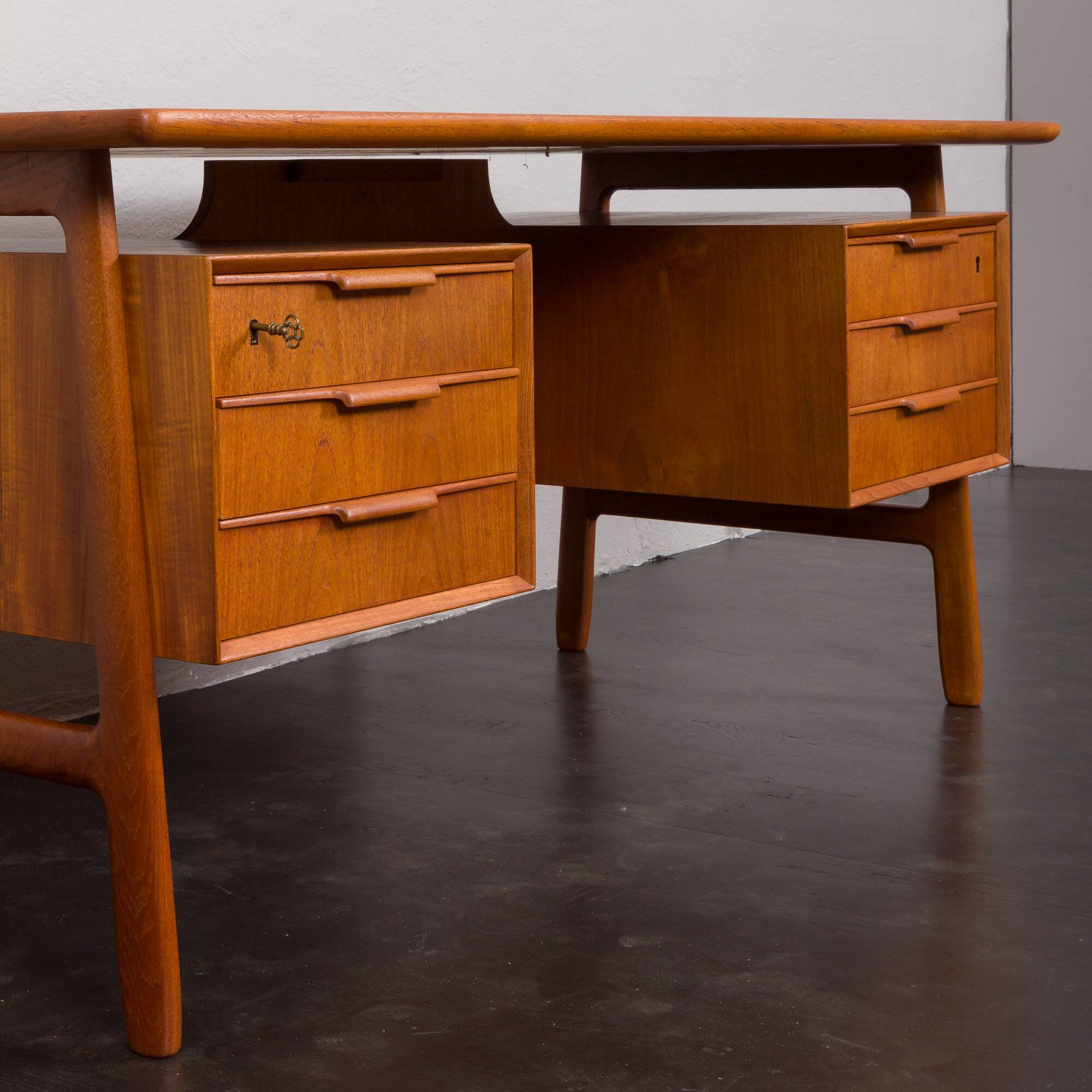 Freestanding teak desk, model 75 Gunni Omann for Omann Jun's Møbelfabrik