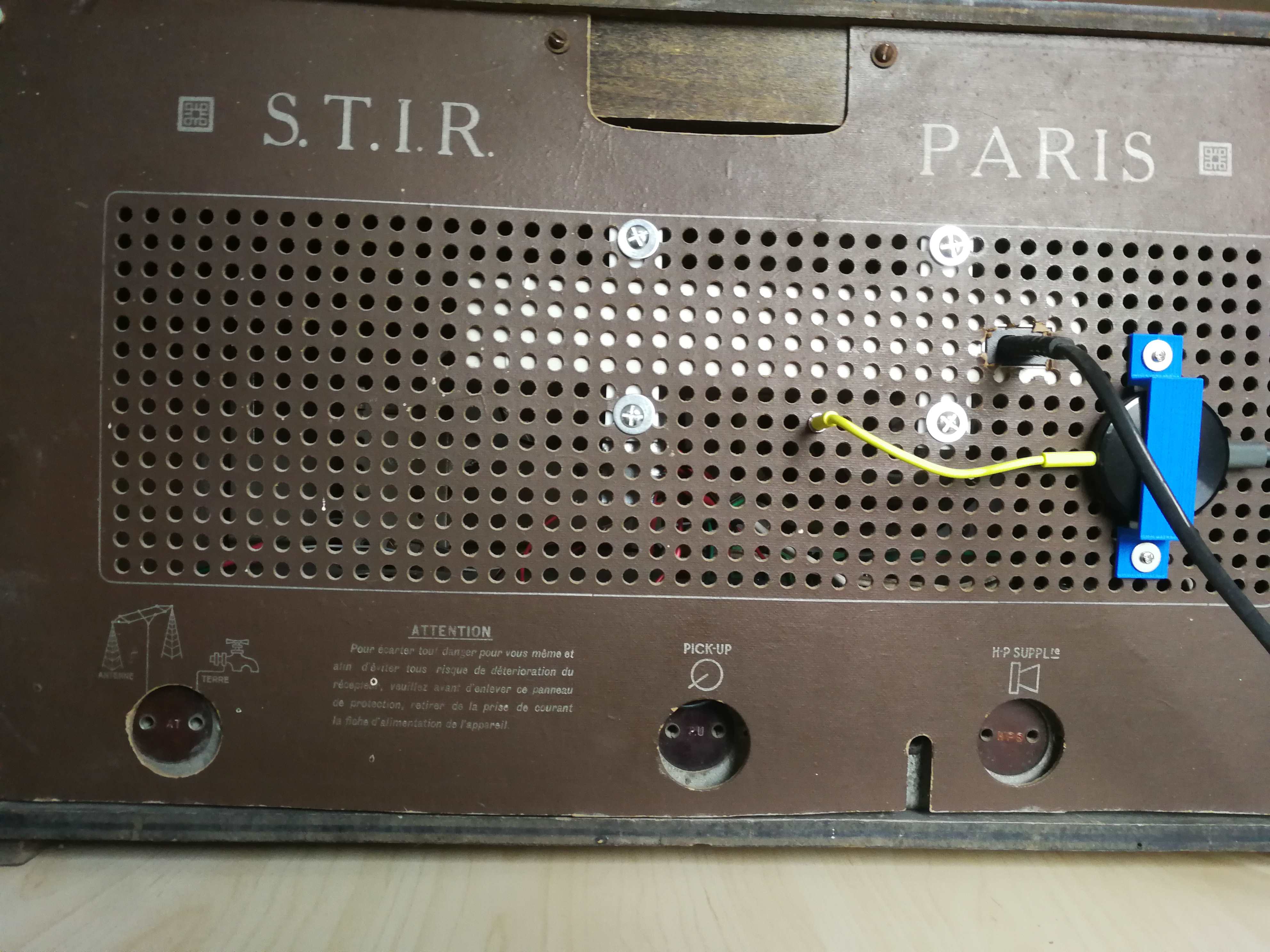 STIR radio station (1940 - 194 X) Wifi and bluetooth with google audio Chromecast