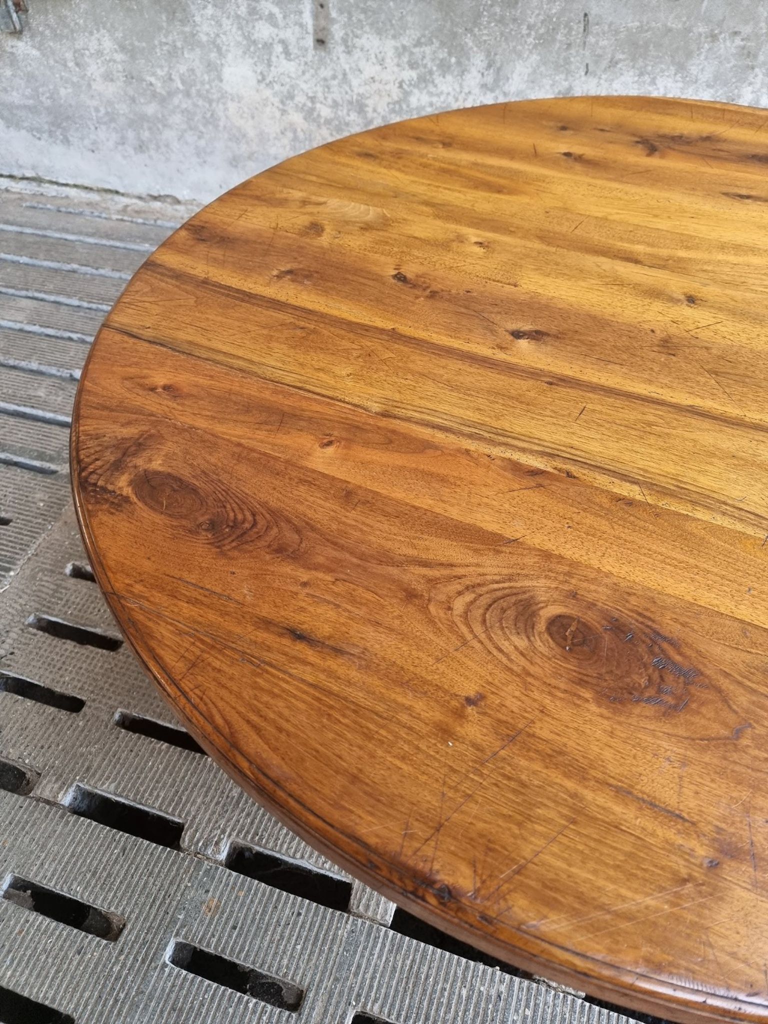 Old round table walnut dining table 140 cm