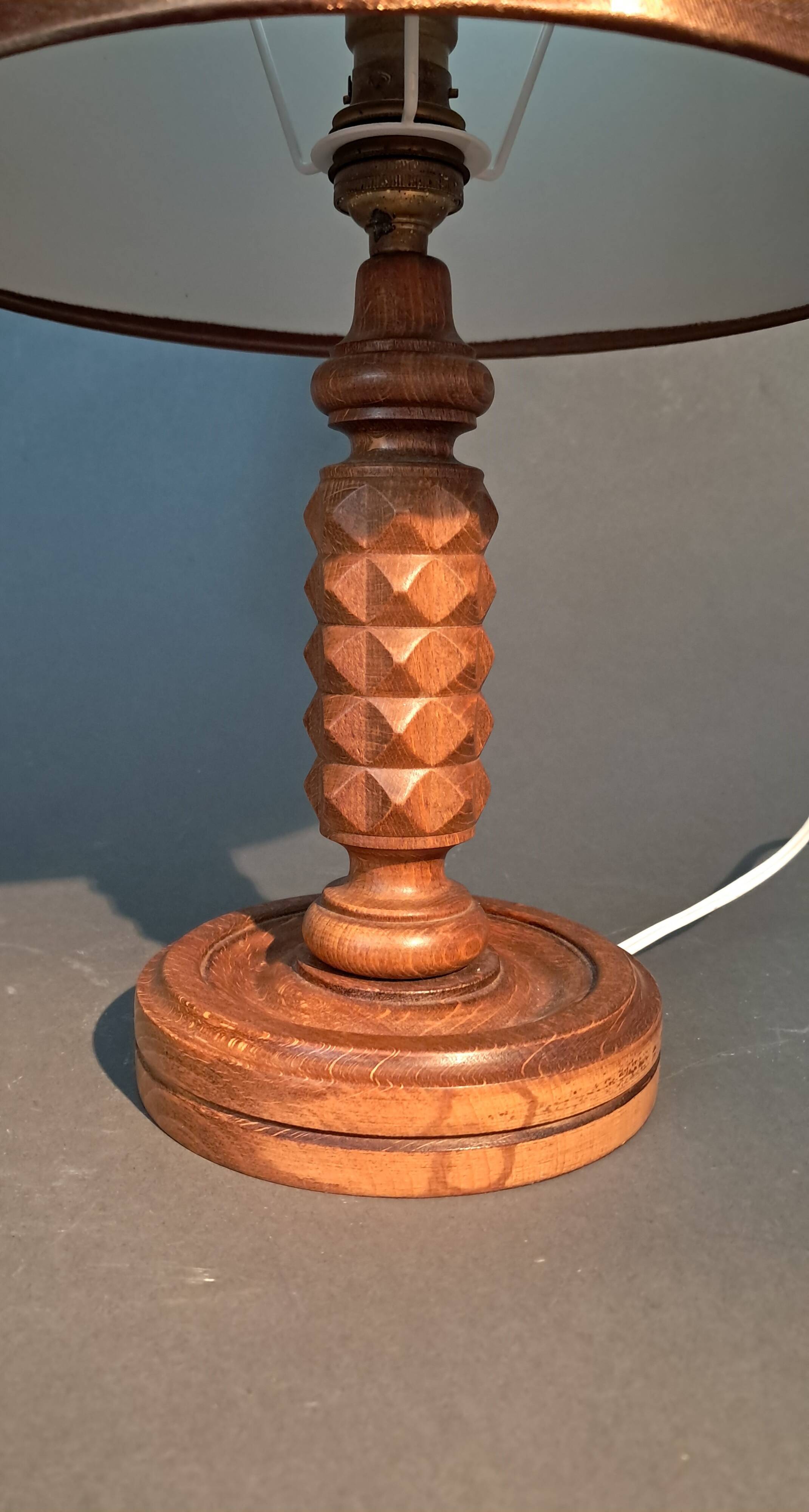 Brutalist lamp in beech 1930/1940.