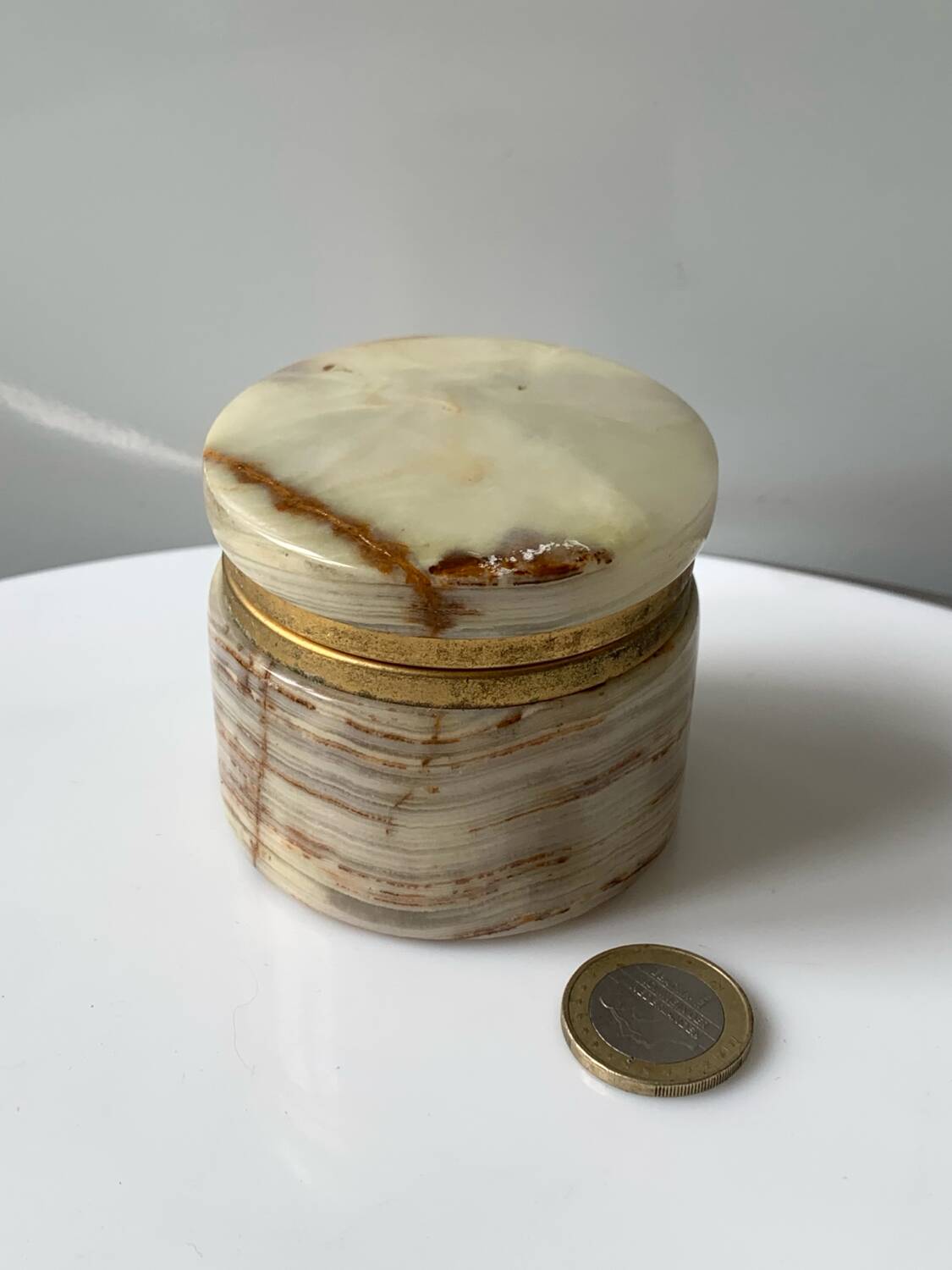 Ancienne boîte ronde onyx laiton vintage