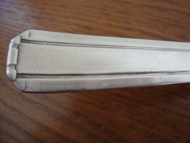 Silver metal art deco pie shovel