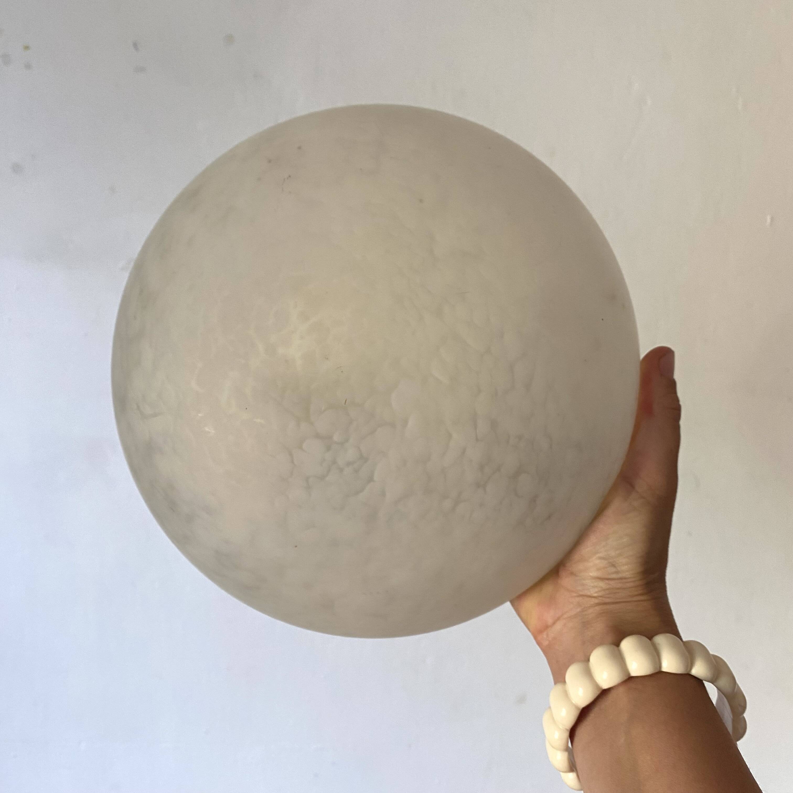 Round ceiling light in frosted clichy glass