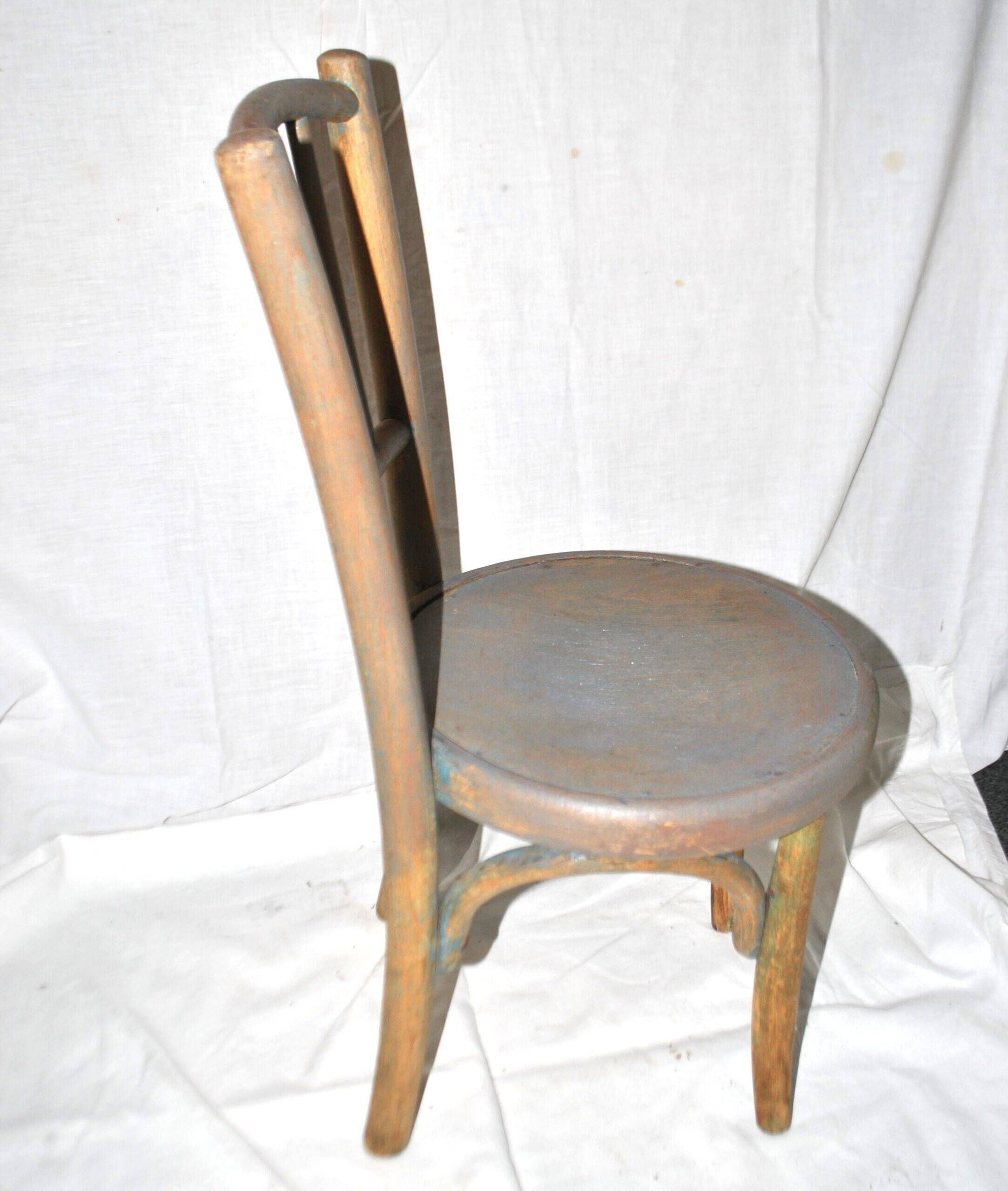 Child's bistro chair in curved turned wood, Fischel Thonet style, 1950.