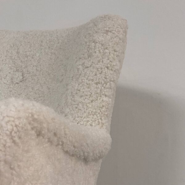 Fauteuil de salon danois avec nouveau revêtement en fourrure bouclée
