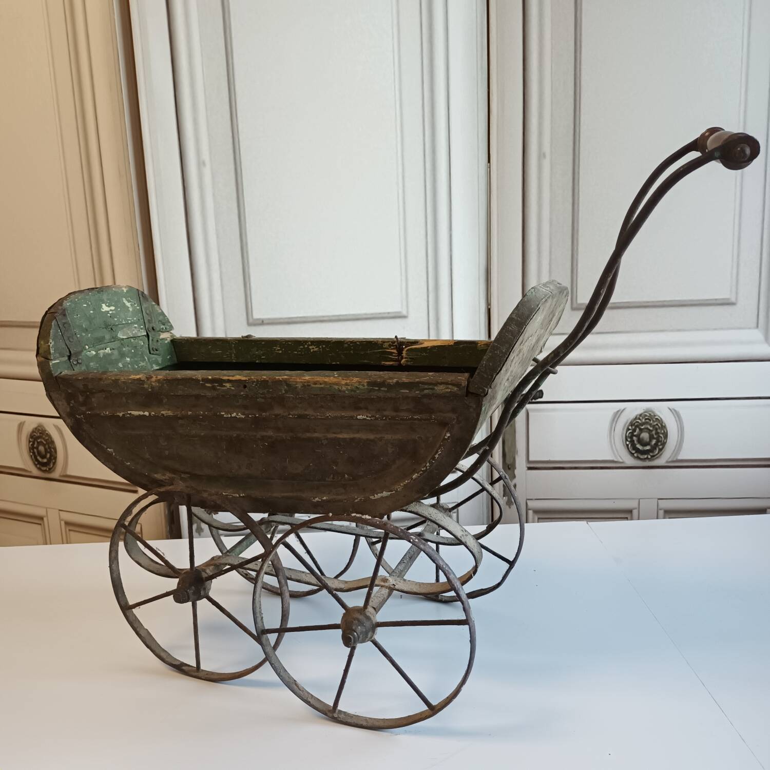 Doll period pram
