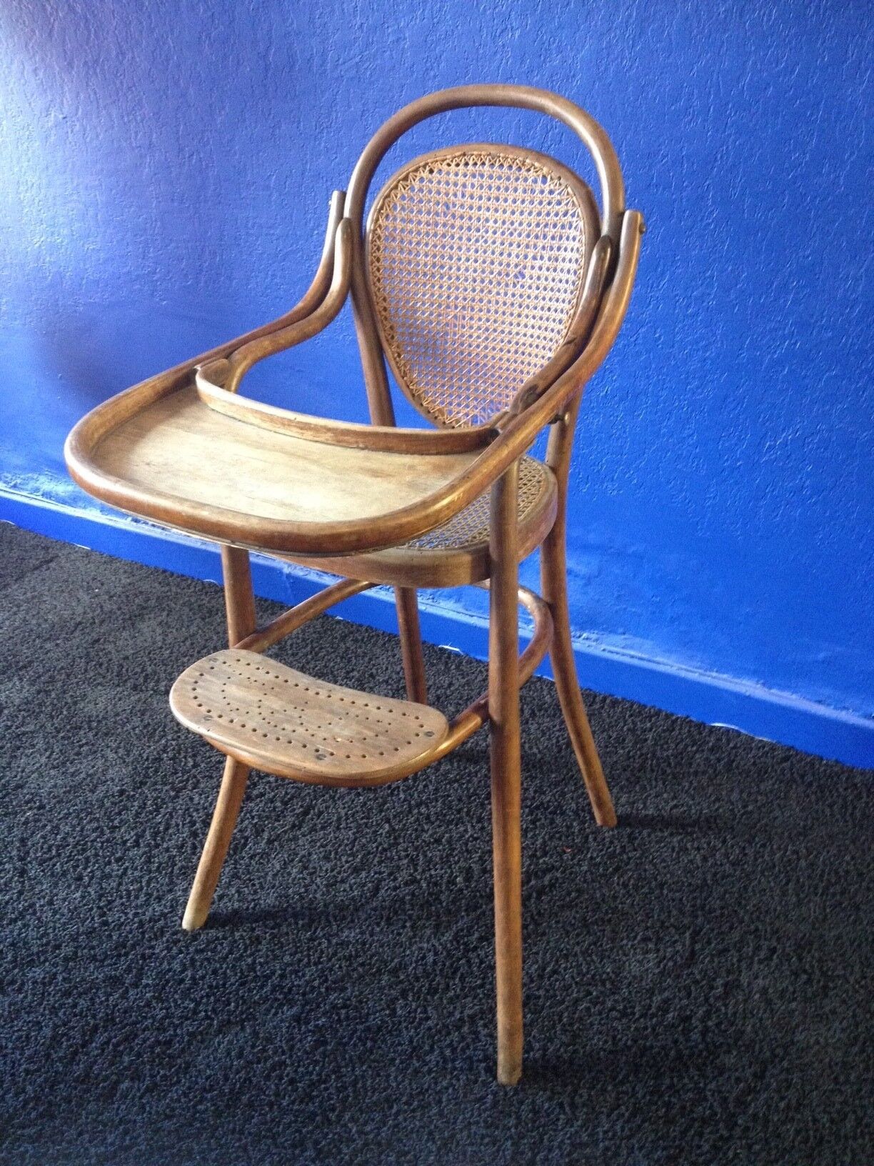 Chaise haute d'enfant Thonet en bois cintré - 1930