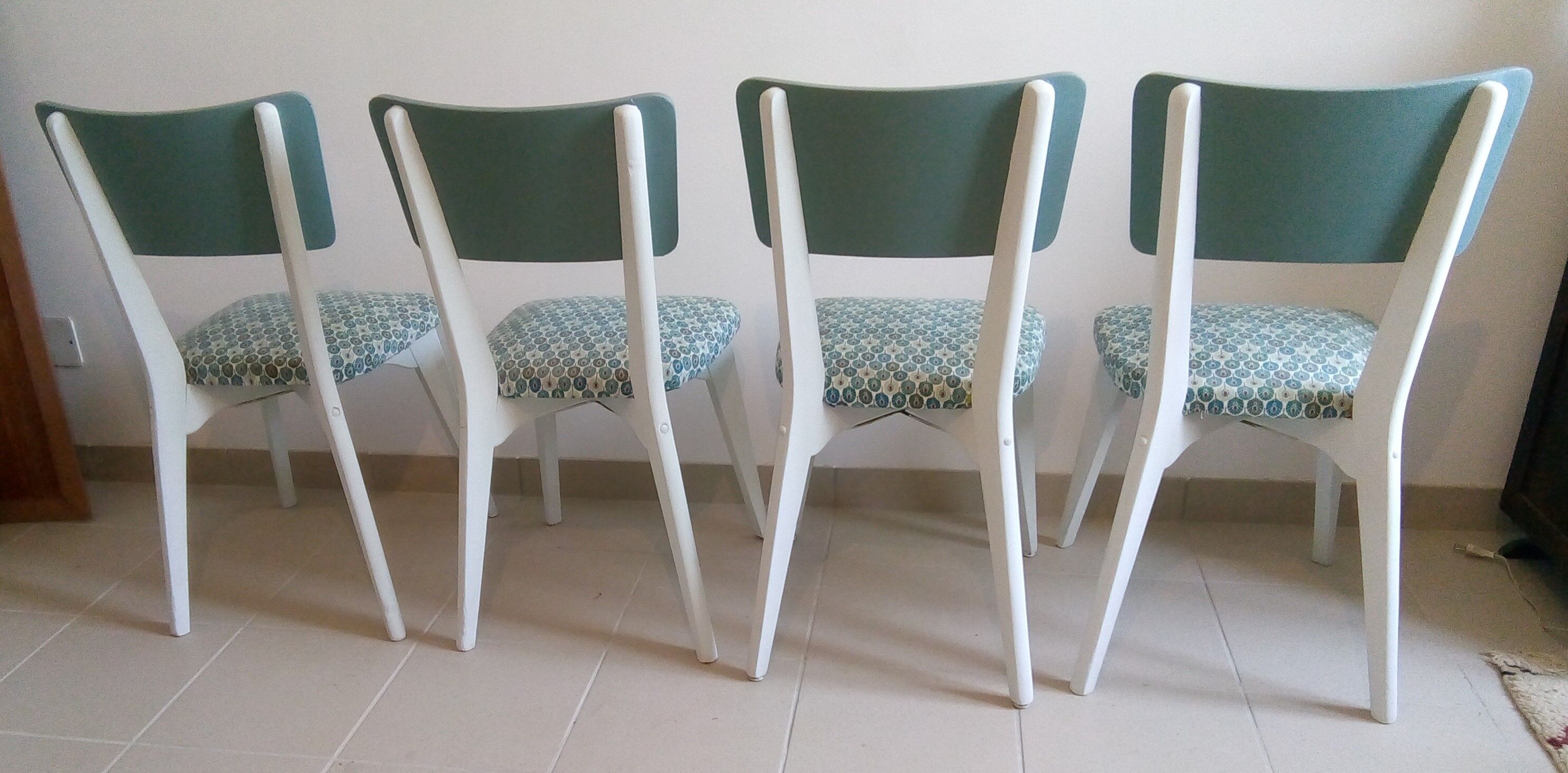 Lot de 4 chaises vintage monobloc 1950