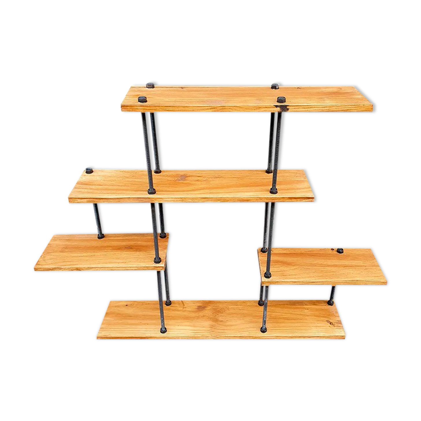 Unstructured shelf, industrial style