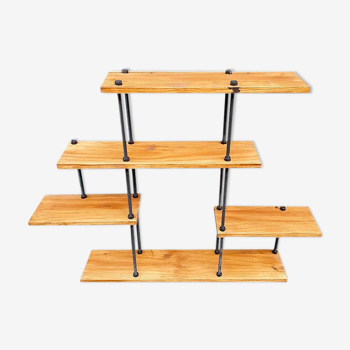 Unstructured shelf, industrial style