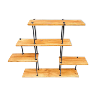 Unstructured shelf, industrial style