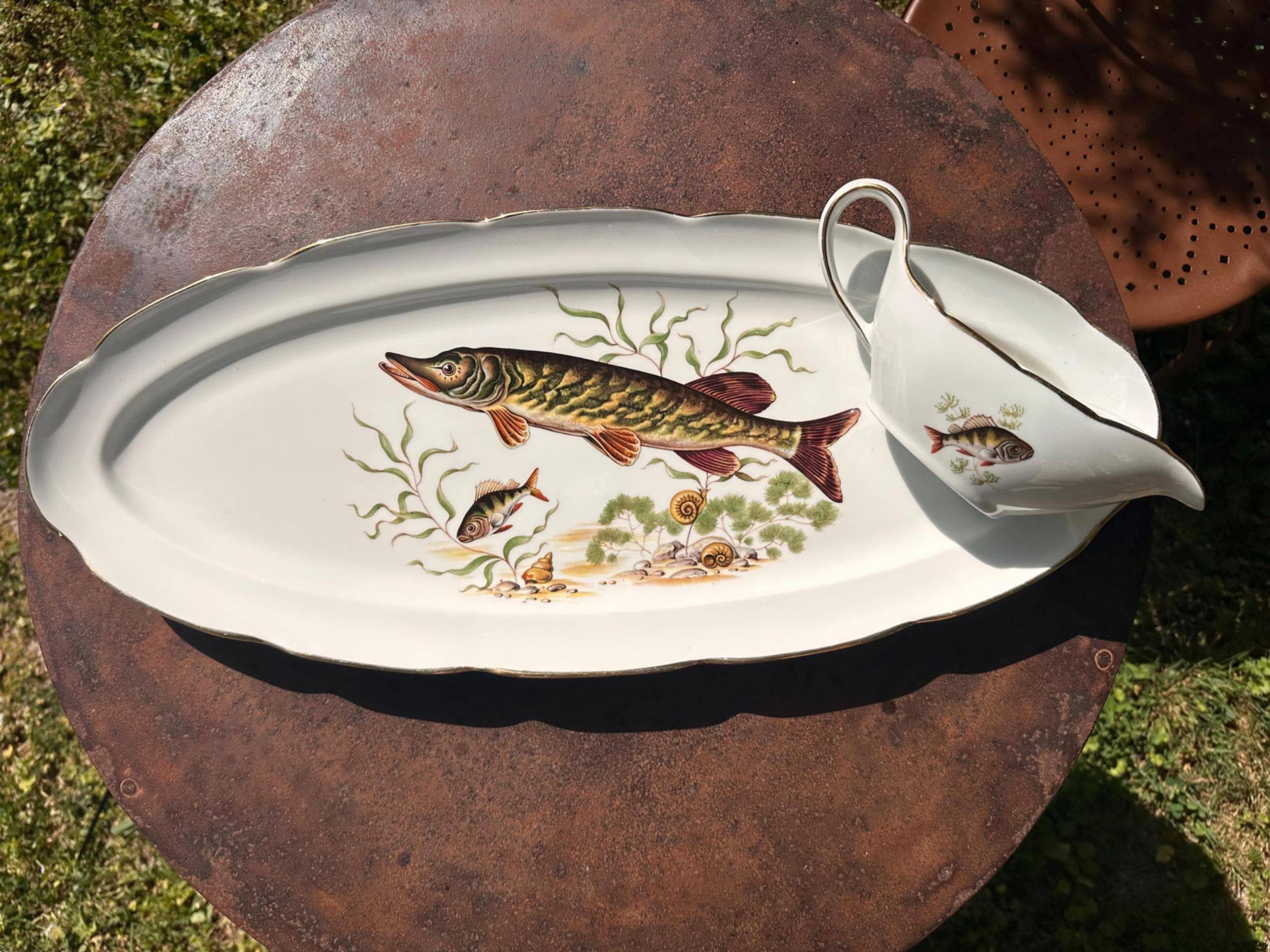 Large fish platter and its vintage porcelain sauce boat, decorated with pike.
