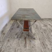 Table basse années 70 à décor de chevaux