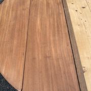 Round extendable banquet table stripped in solid mahogany with 4 extensions, 19th century.
