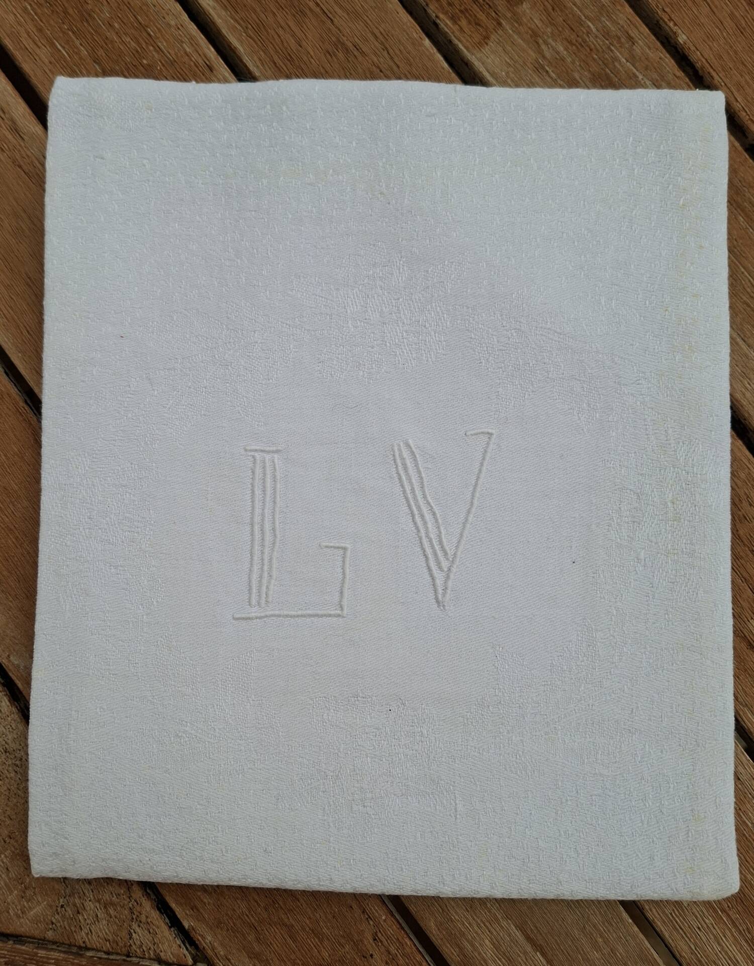 12 embroidered white napkins